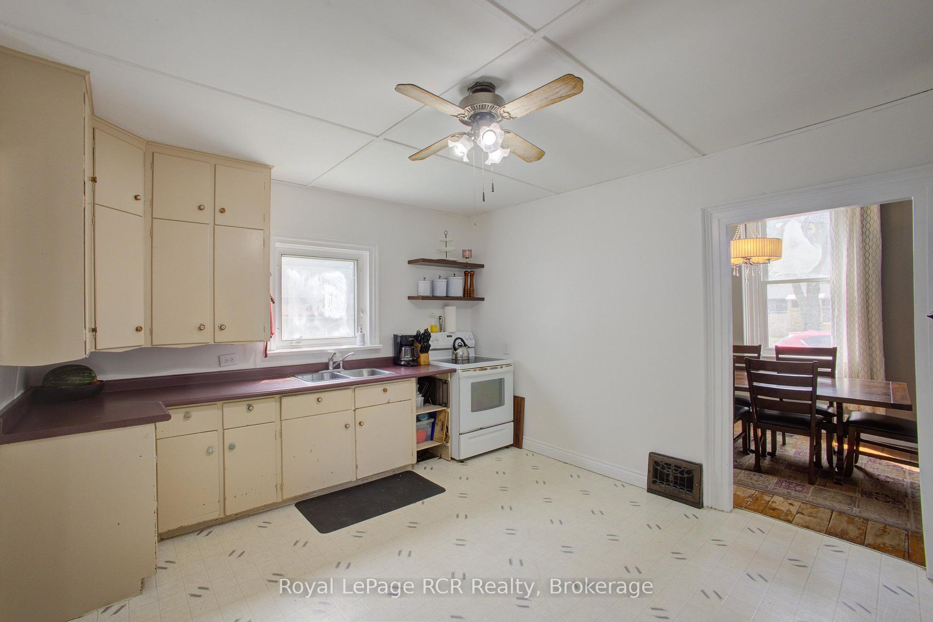 Photo 14 of 210 Davidson Avenue N, North Perth, Listowel — HOMEH