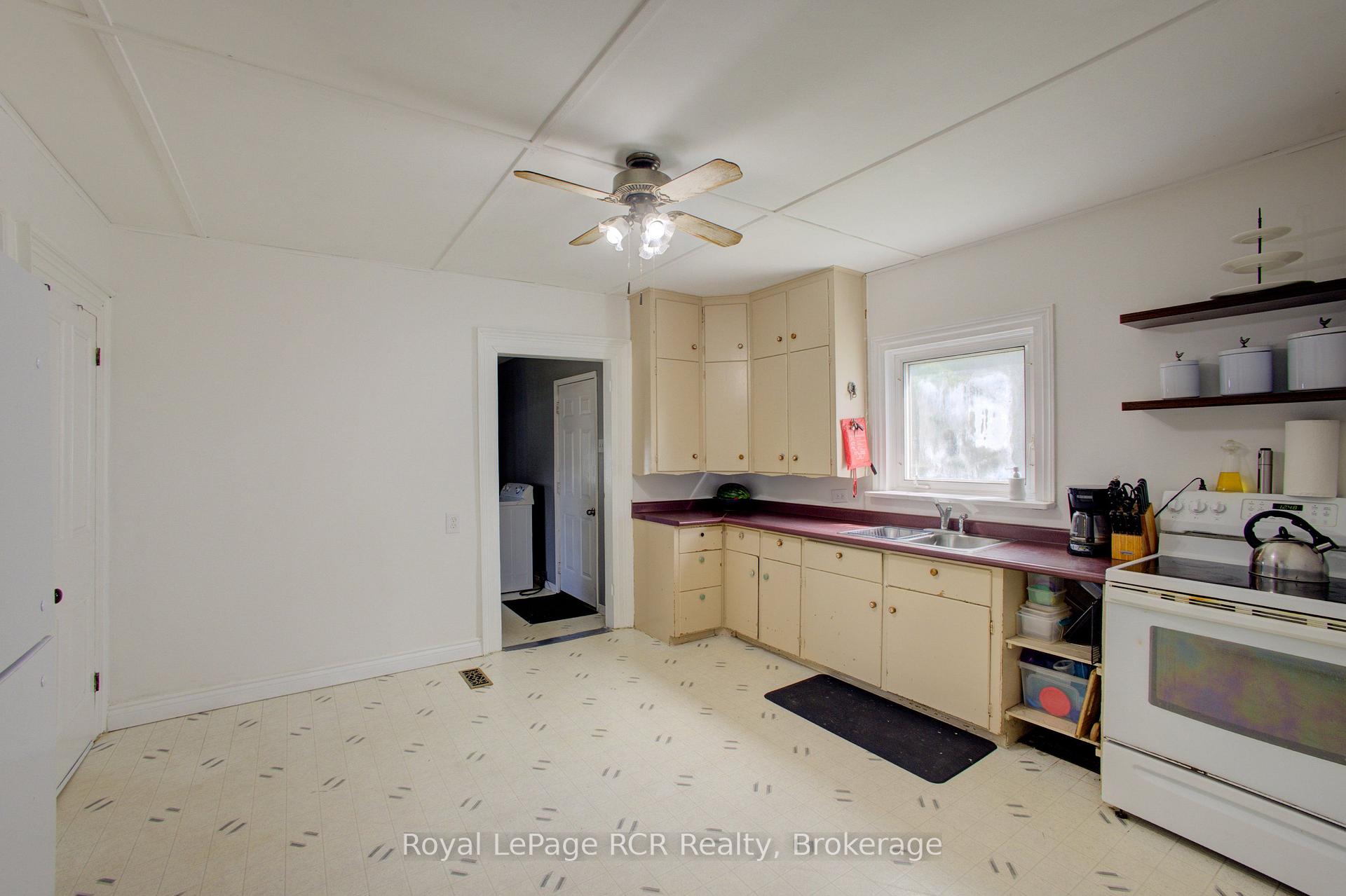 Photo 32 of 210 Davidson Avenue N, North Perth, Listowel — HOMEH