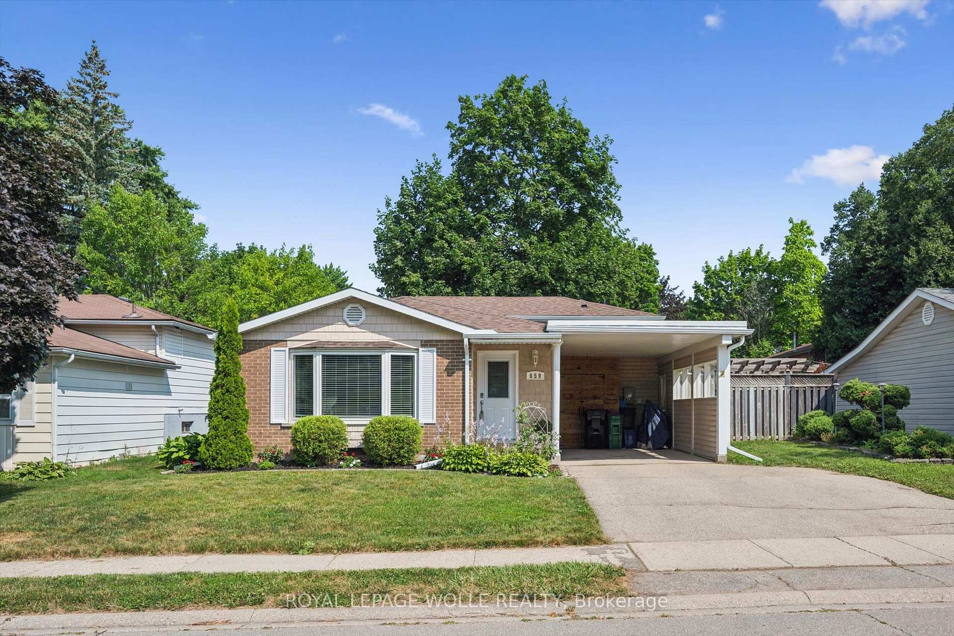 Photo 2 of 659 Glen Forrest Boulevard, Waterloo, North Lakeshore — HOMEH