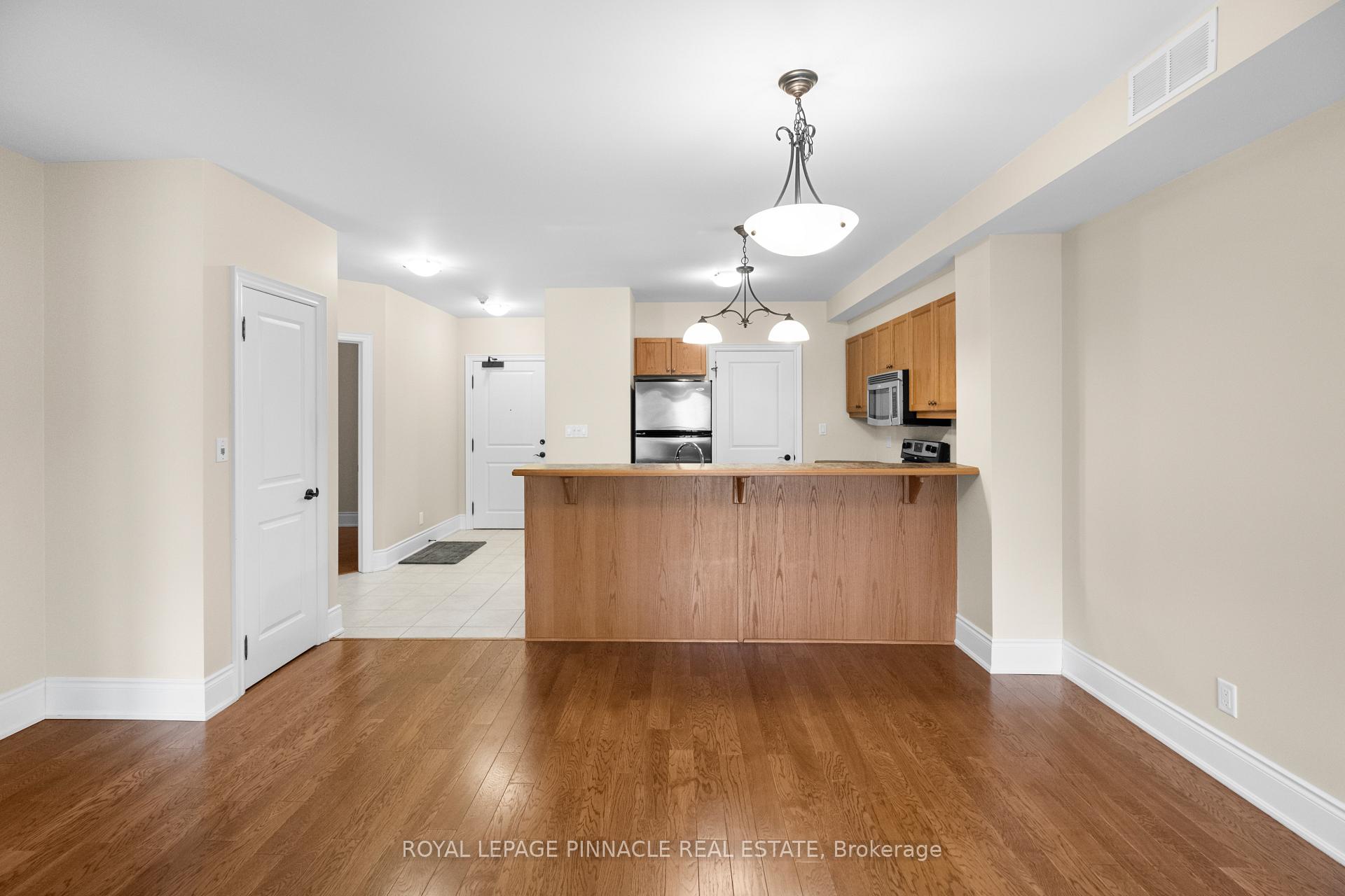 Photo 9 of Unit 404, 391 James Street W, Gravenhurst, Muskoka (S) — HOMEH