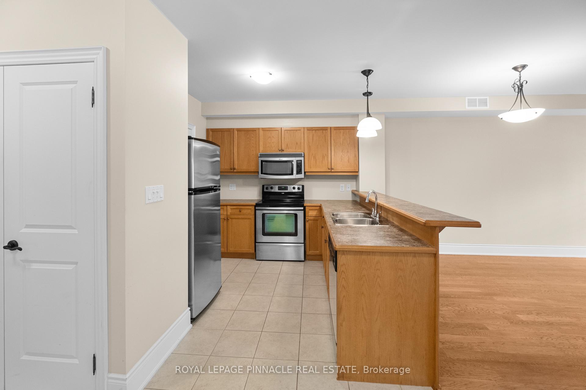 Photo 10 of Unit 404, 391 James Street W, Gravenhurst, Muskoka (S) — HOMEH