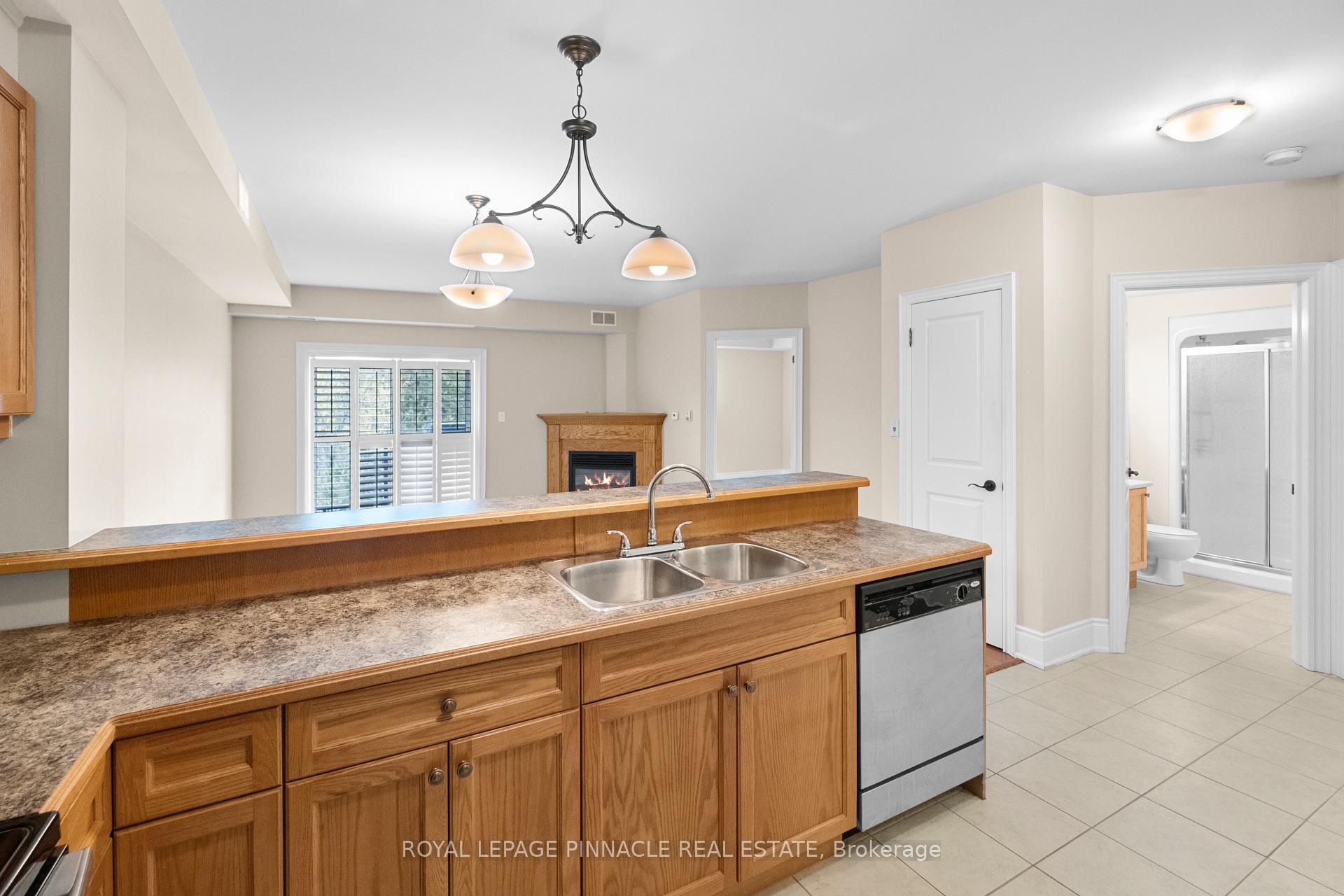 Photo 11 of Unit 404, 391 James Street W, Gravenhurst, Muskoka (S) — HOMEH