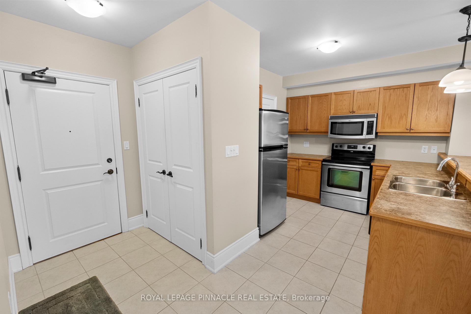 Photo 12 of Unit 404, 391 James Street W, Gravenhurst, Muskoka (S) — HOMEH