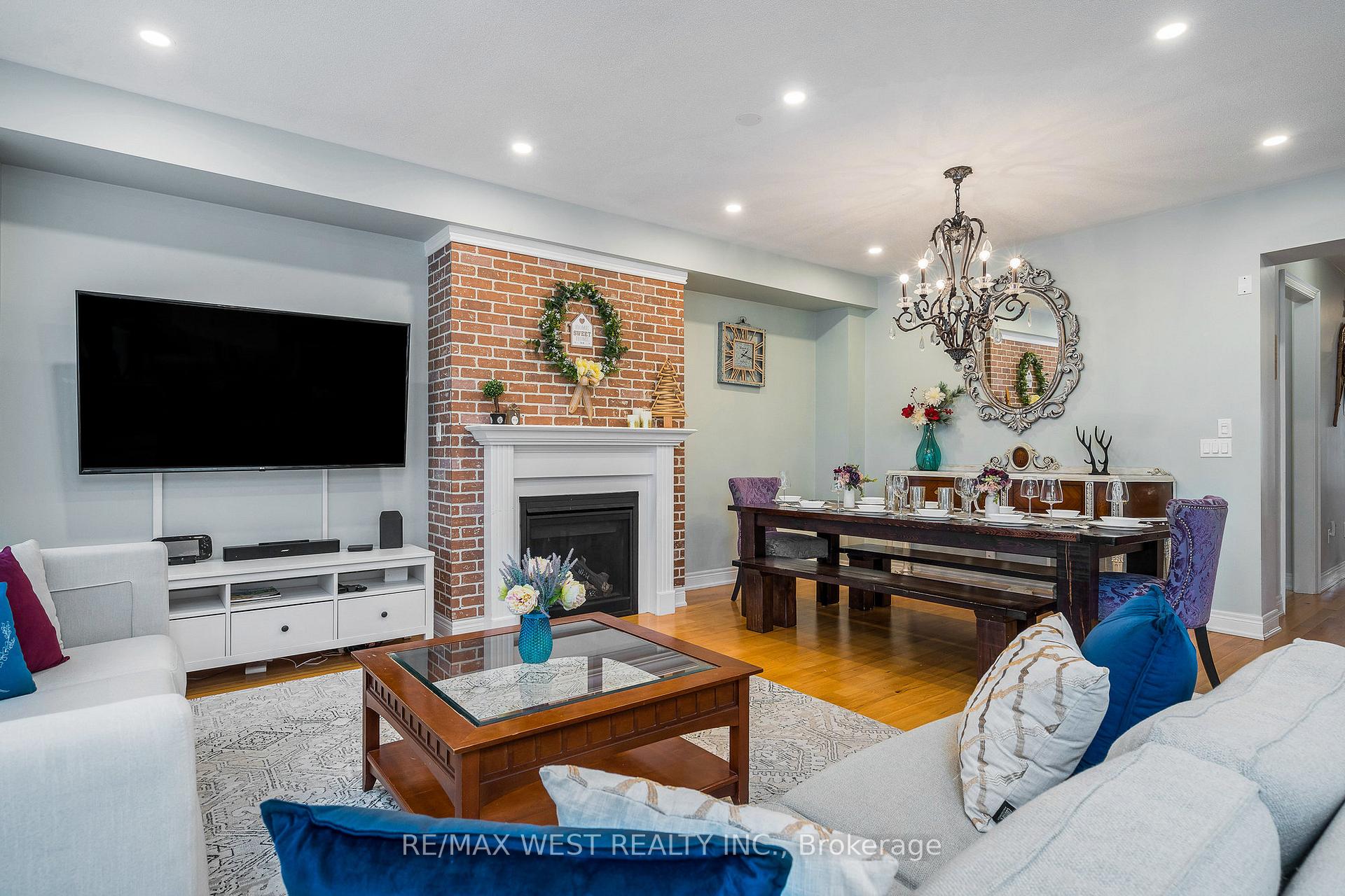 Photo 4 of Unit 37, 171 snowbridge Way, Blue Mountains — HOMEH
