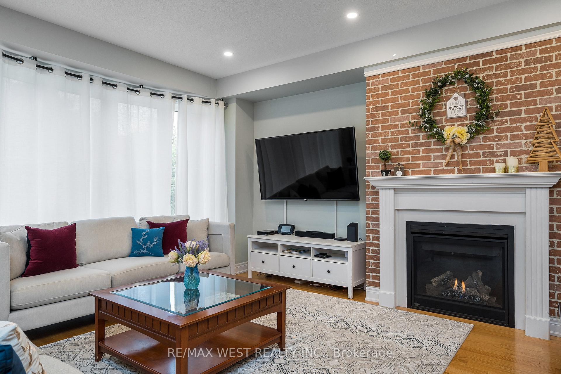 Photo 7 of Unit 37, 171 snowbridge Way, Blue Mountains — HOMEH