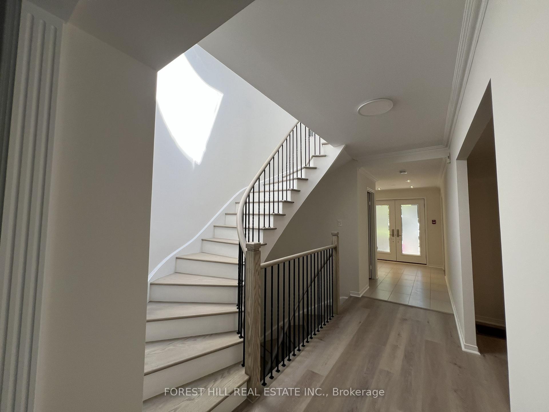 Photo 10 of 21 Lower Village Gate, Toronto, Forest Hill South — HOMEH
