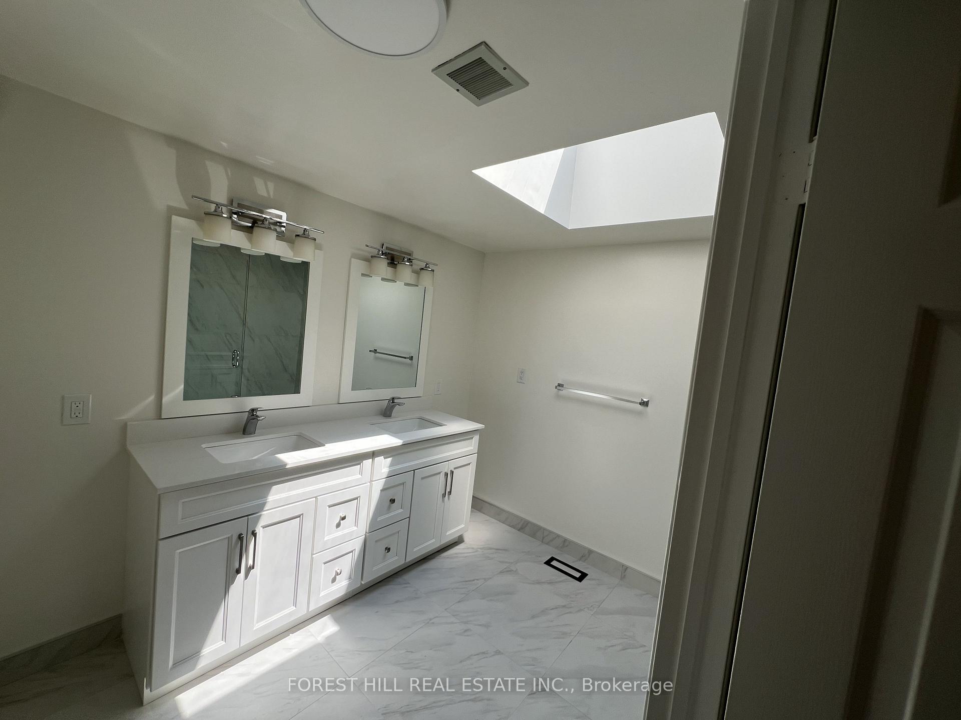 Photo 14 of 21 Lower Village Gate, Toronto, Forest Hill South — HOMEH