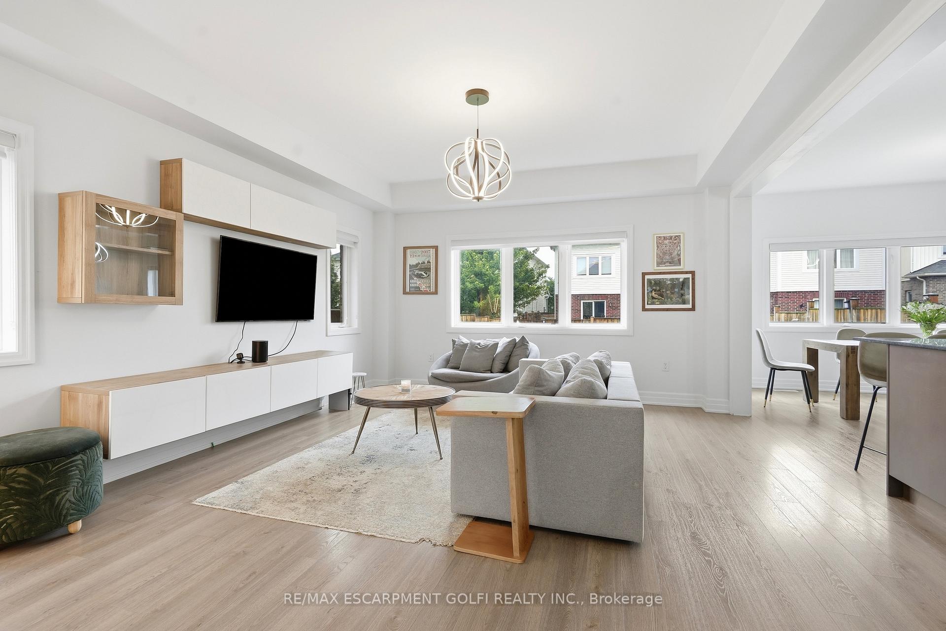 Photo 3 of 45 Dominion Crescent, Niagara-on-the-Lake, St. Davids — HOMEH
