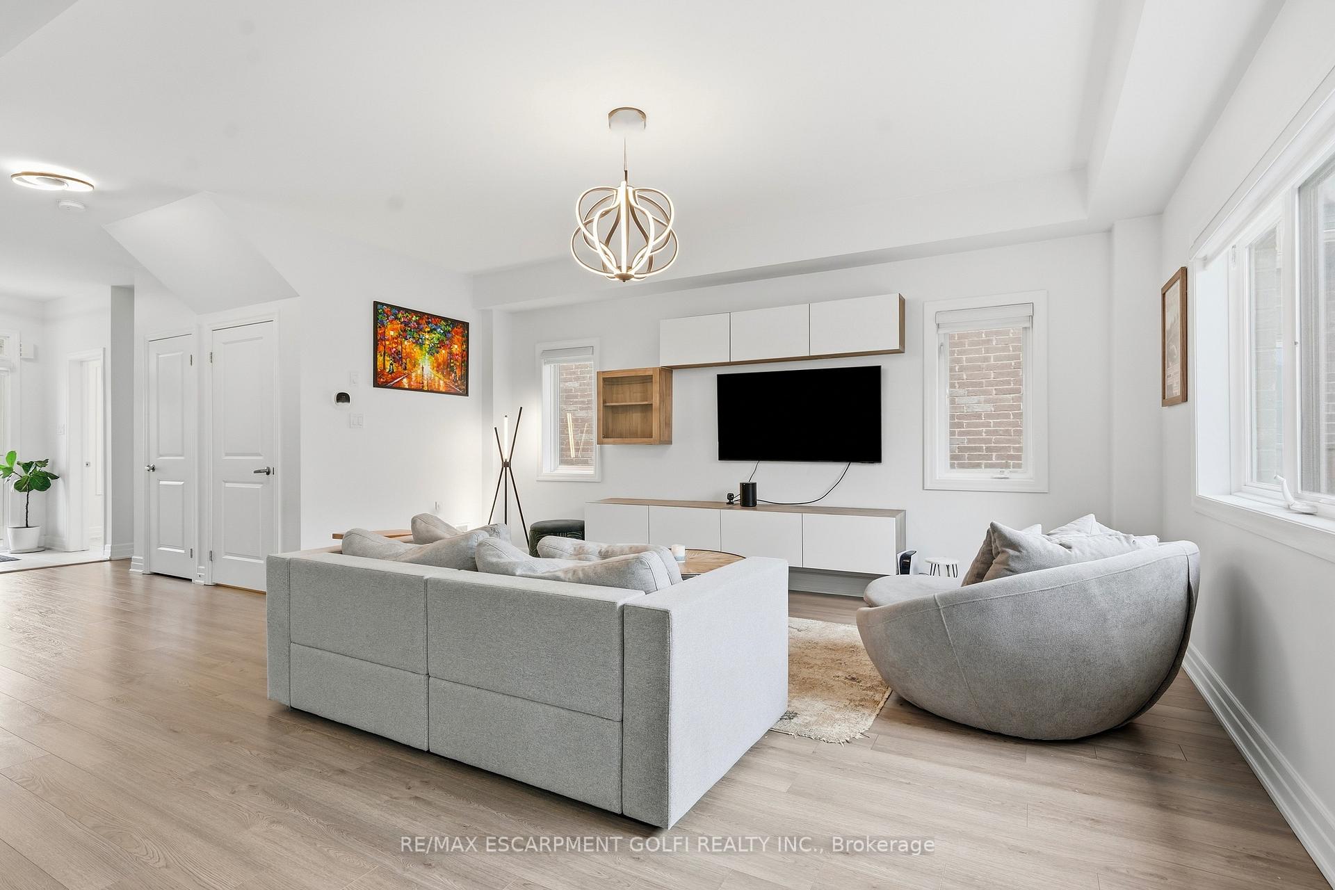 Photo 4 of 45 Dominion Crescent, Niagara-on-the-Lake, St. Davids — HOMEH