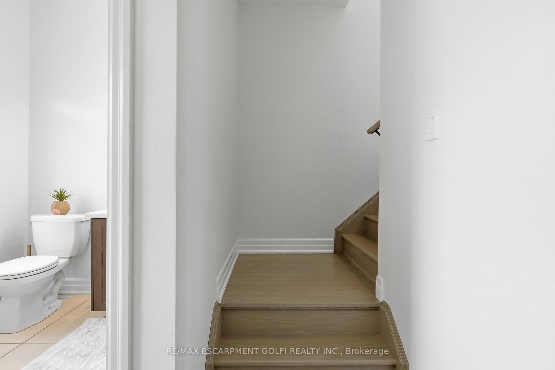Photo 9 of 45 Dominion Crescent, Niagara-on-the-Lake, St. Davids — HOMEH