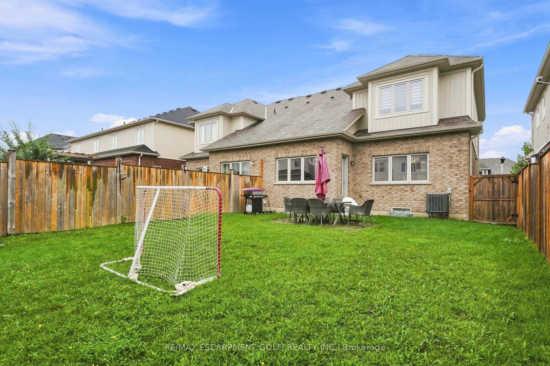 Photo 21 of 45 Dominion Crescent, Niagara-on-the-Lake, St. Davids — HOMEH