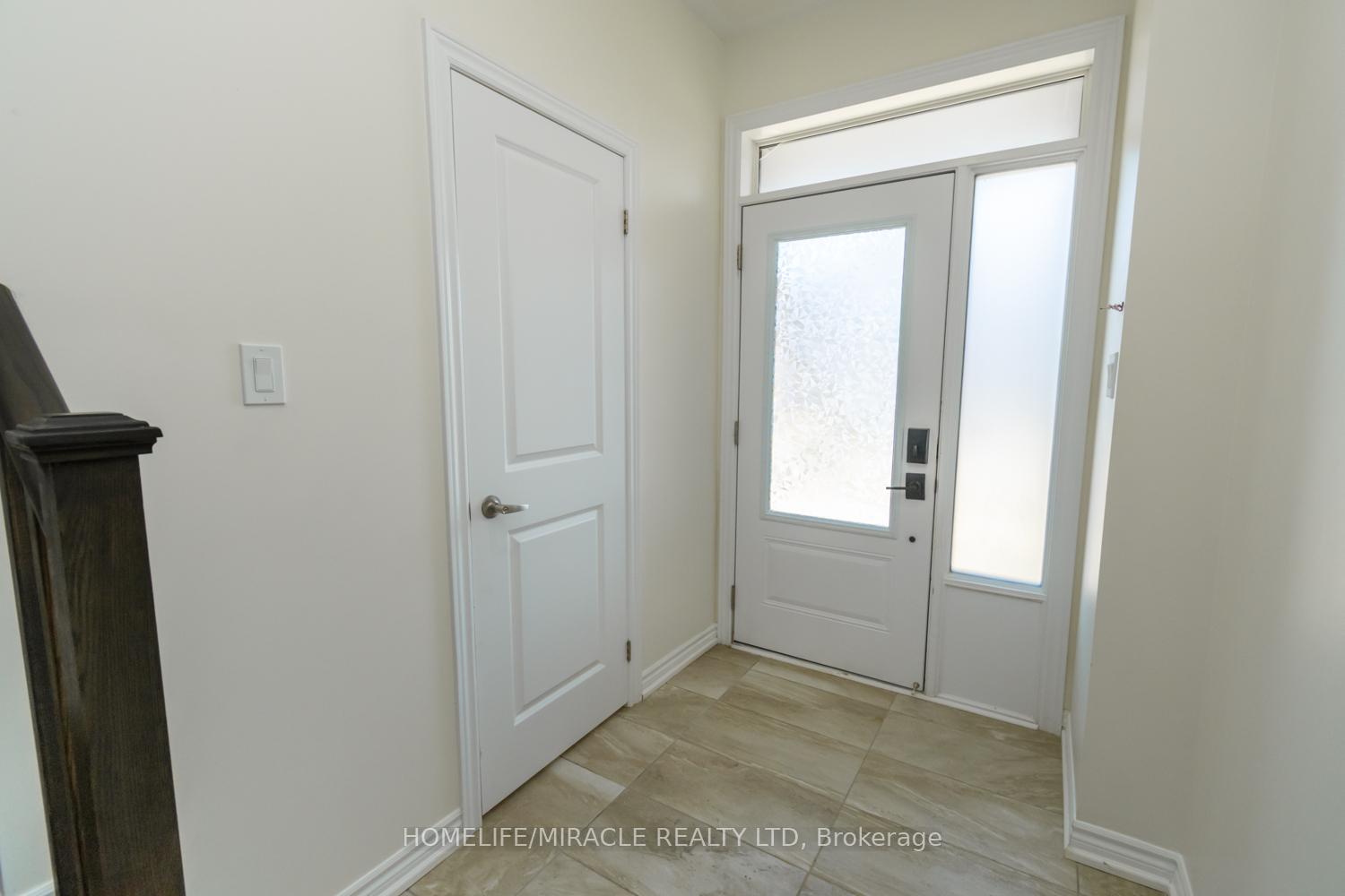 Photo 11 of 34 Valleybrook Road, Barrie, Innis-Shore — HOMEH