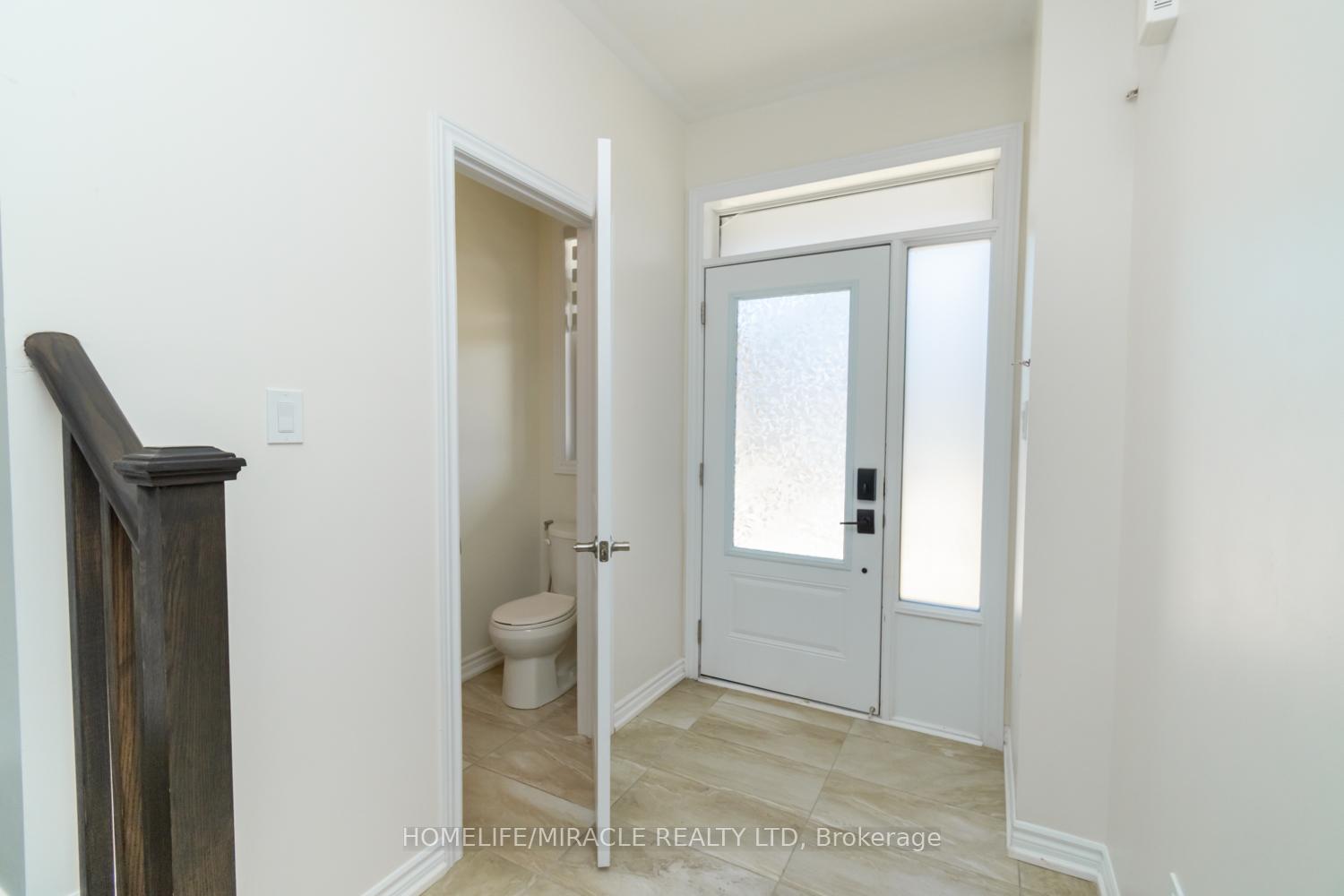 Photo 12 of 34 Valleybrook Road, Barrie, Innis-Shore — HOMEH