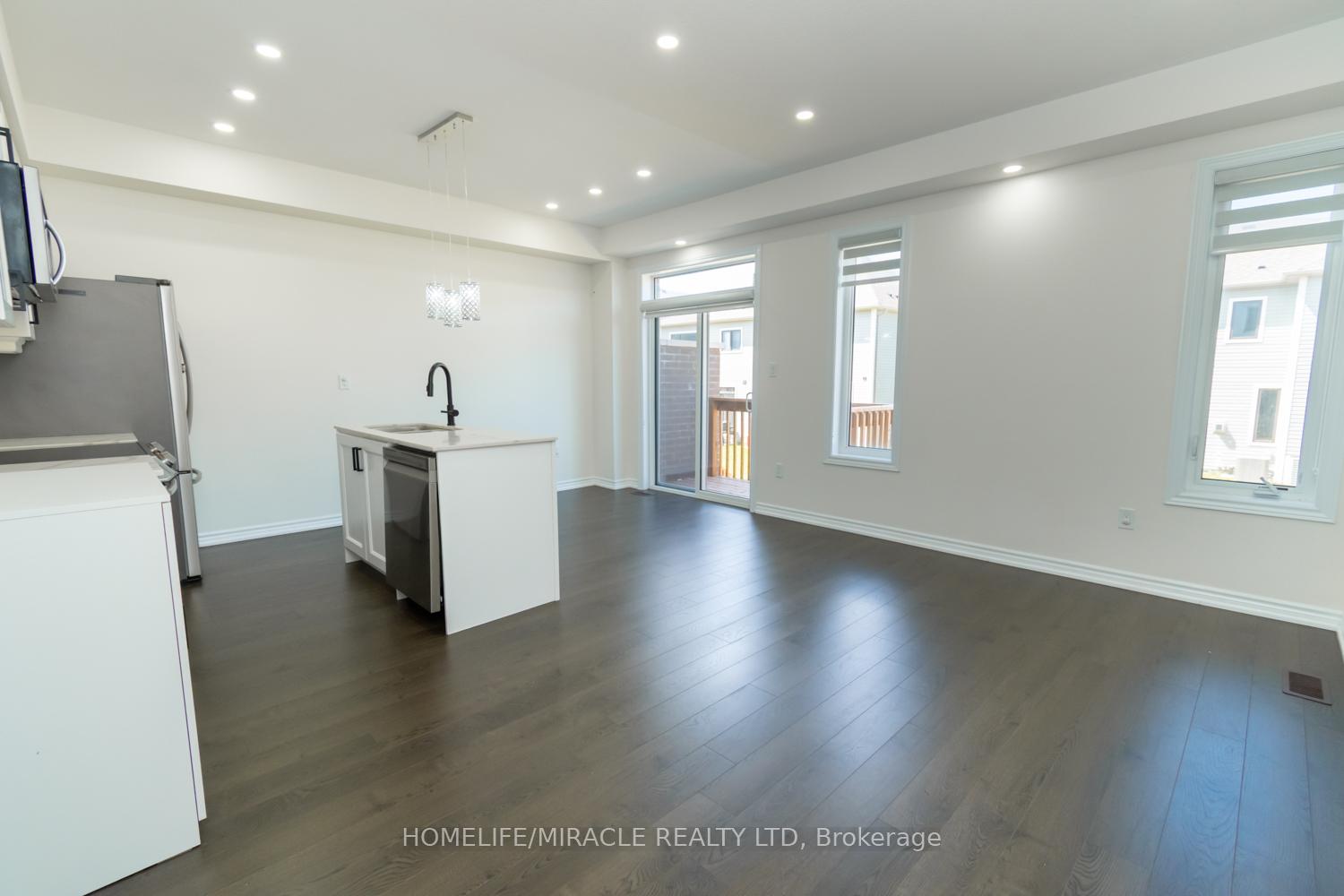 Photo 16 of 34 Valleybrook Road, Barrie, Innis-Shore — HOMEH