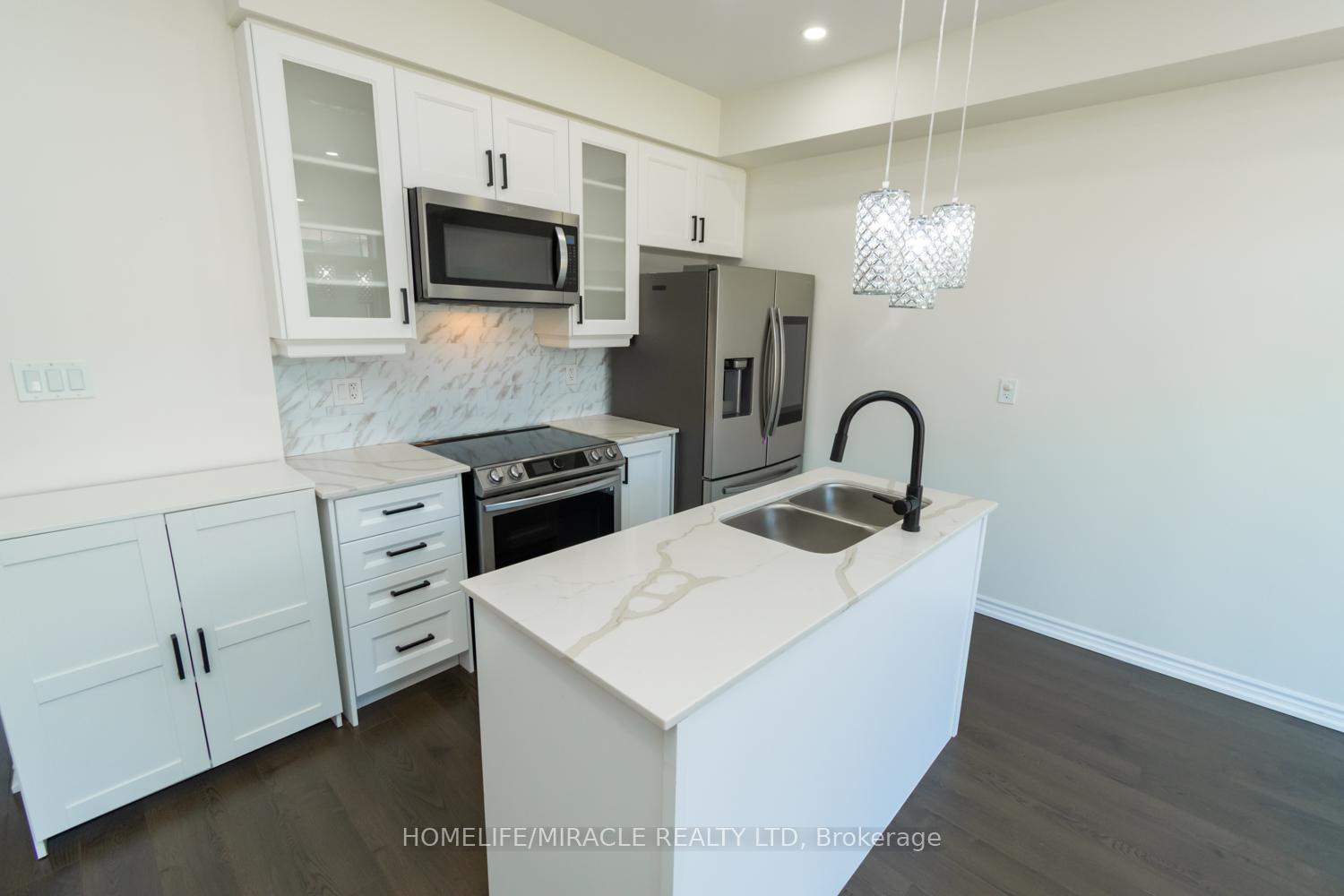 Photo 18 of 34 Valleybrook Road, Barrie, Innis-Shore — HOMEH