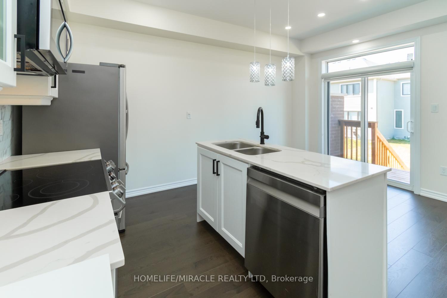 Photo 19 of 34 Valleybrook Road, Barrie, Innis-Shore — HOMEH