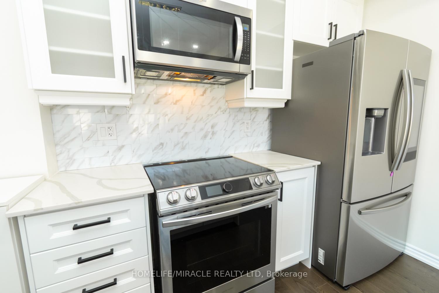 Photo 22 of 34 Valleybrook Road, Barrie, Innis-Shore — HOMEH
