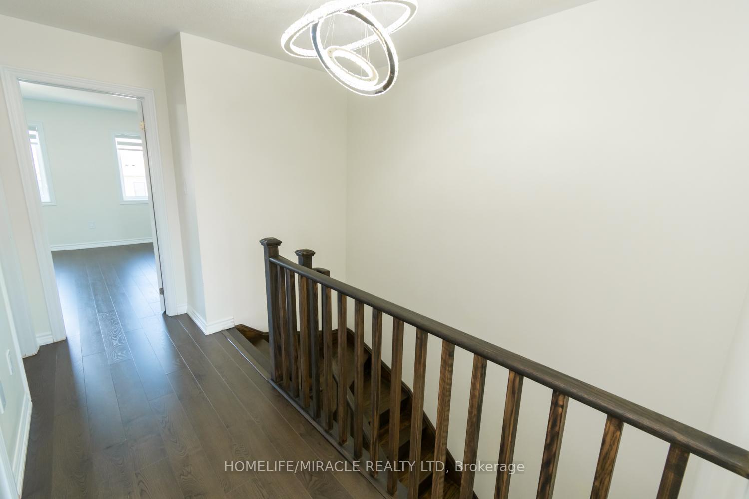 Photo 27 of 34 Valleybrook Road, Barrie, Innis-Shore — HOMEH