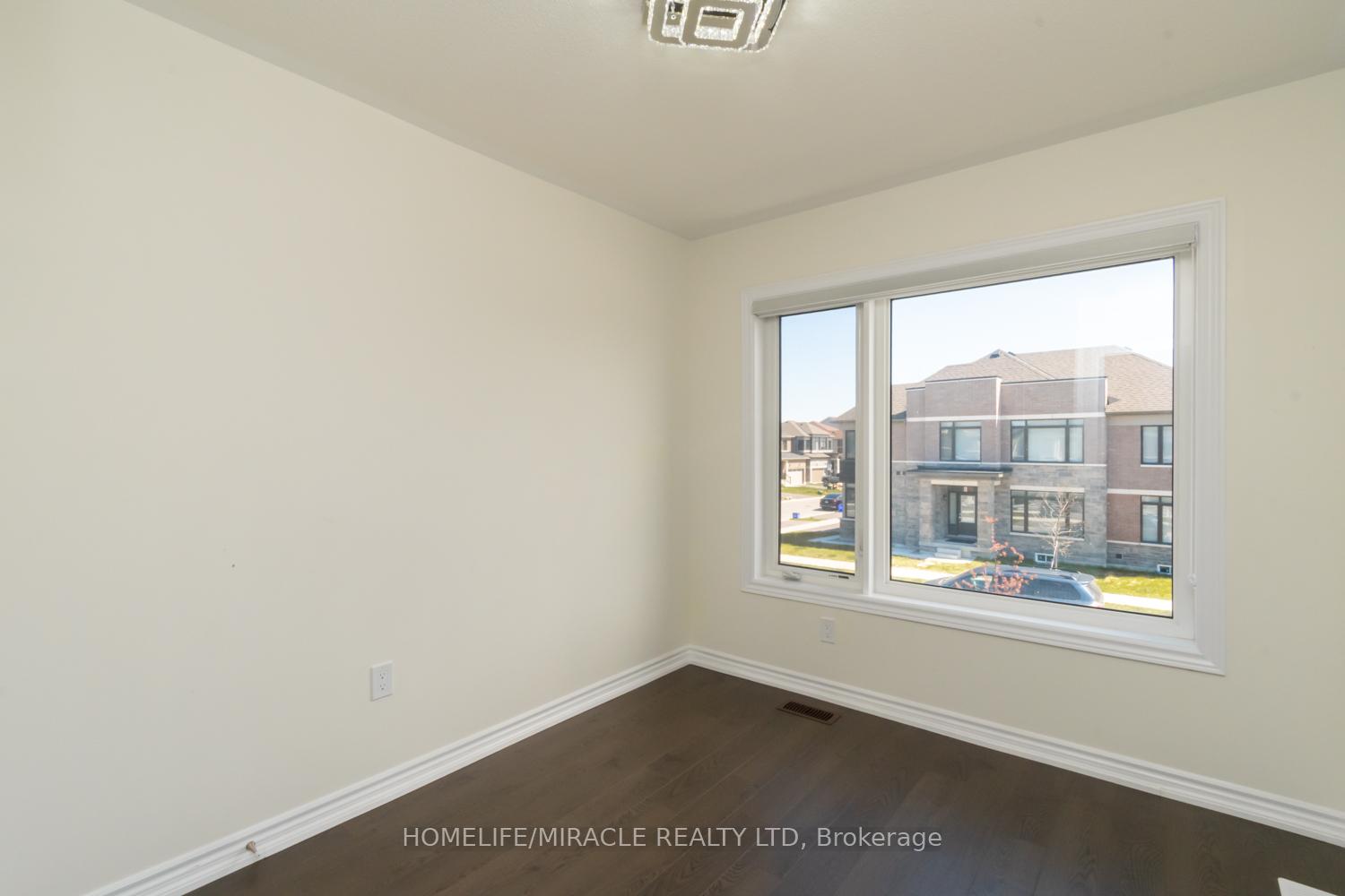 Photo 32 of 34 Valleybrook Road, Barrie, Innis-Shore — HOMEH