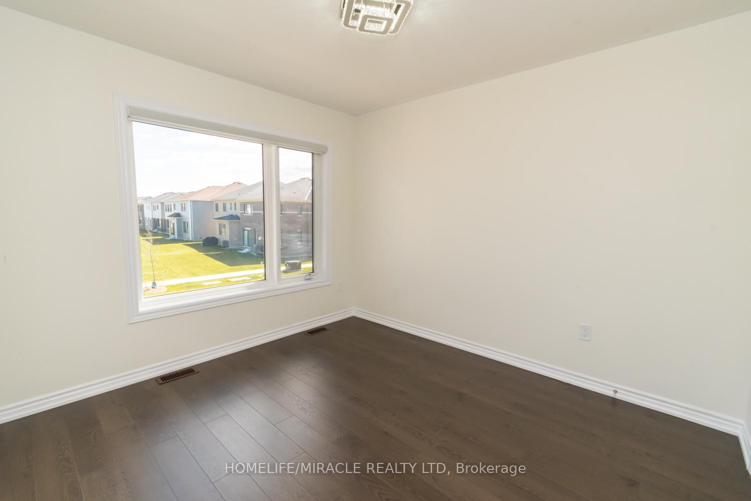 Photo 36 of 34 Valleybrook Road, Barrie, Innis-Shore — HOMEH