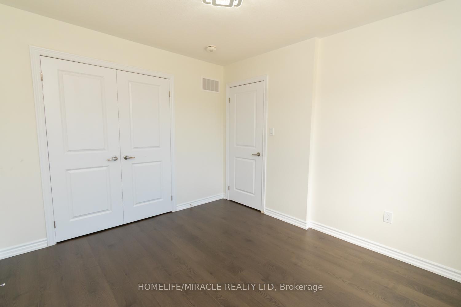 Photo 37 of 34 Valleybrook Road, Barrie, Innis-Shore — HOMEH