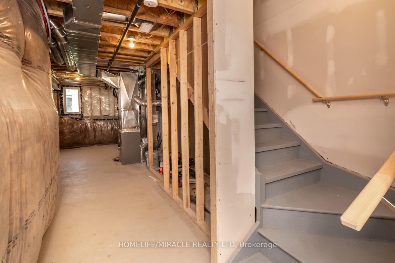 Photo 43 of 34 Valleybrook Road, Barrie, Innis-Shore — HOMEH