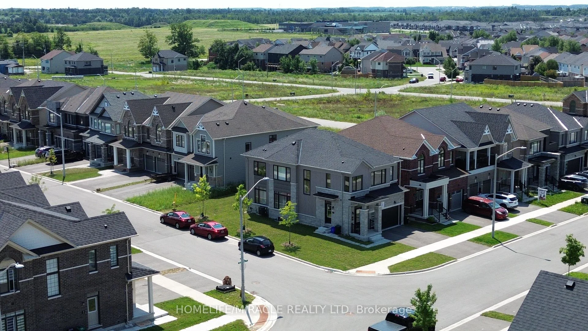 Photo 9 of 34 Valleybrook Road, Barrie, Innis-Shore — HOMEH