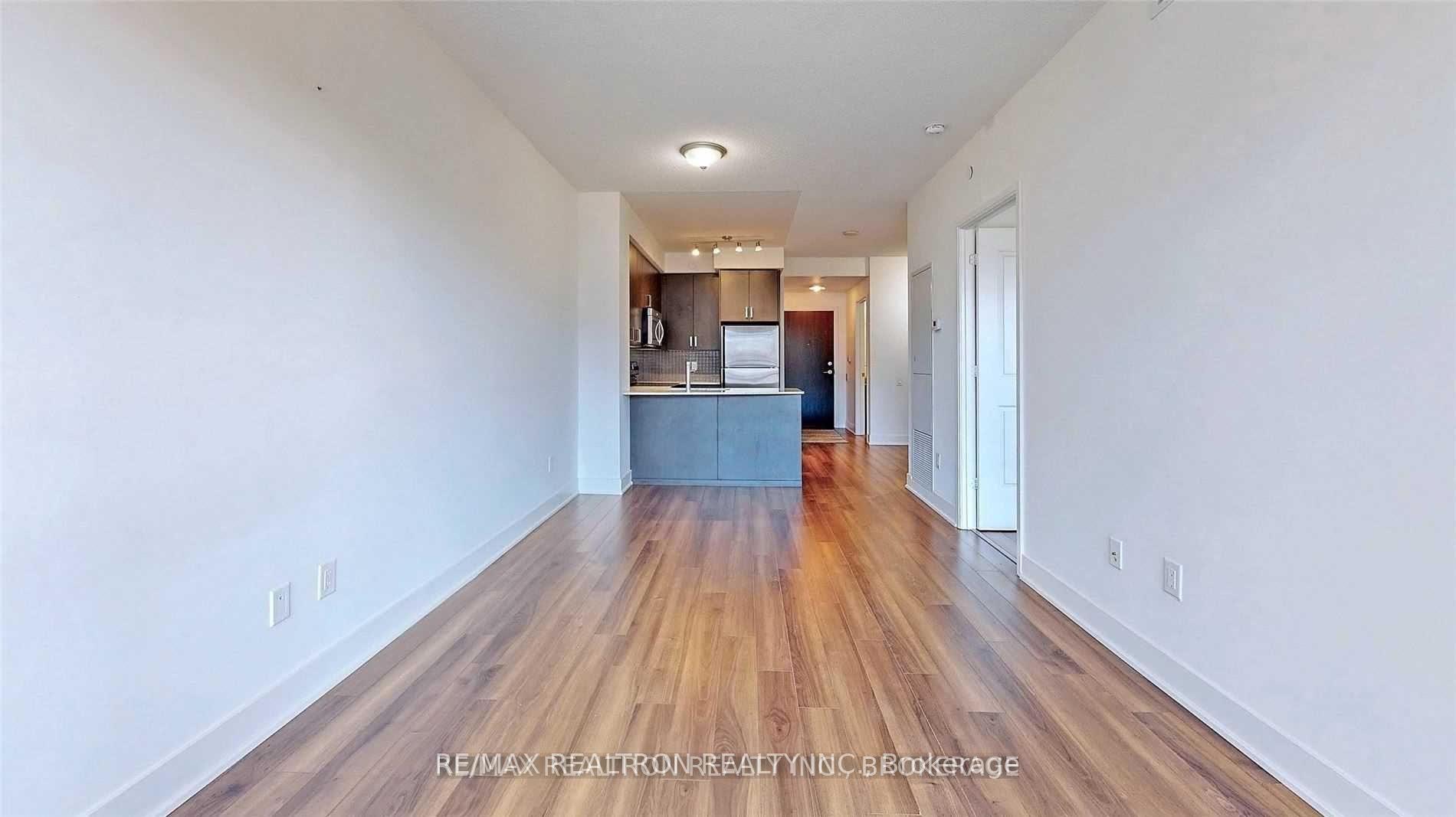 Photo 7 of Unit 403, 7608 Yonge Street, Vaughan, Crestwood-Springfarm-Yorkhill — HOMEH
