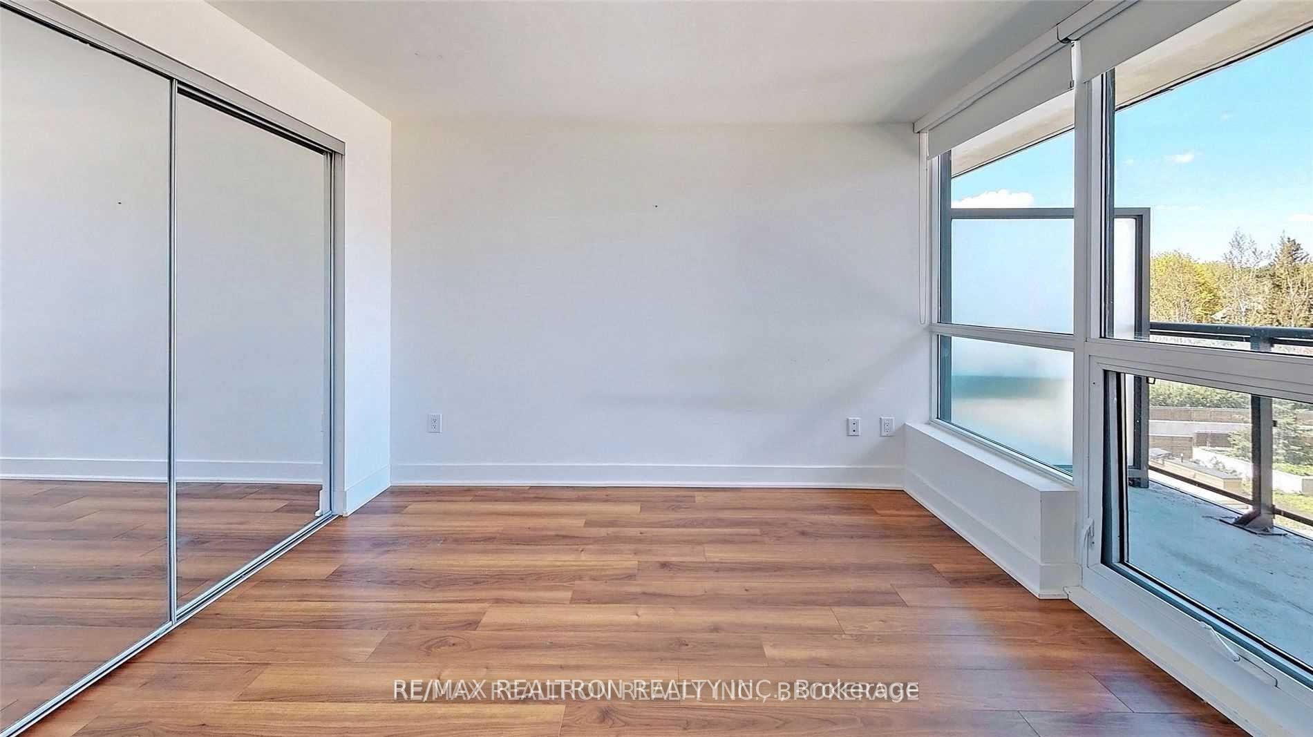 Photo 12 of Unit 403, 7608 Yonge Street, Vaughan, Crestwood-Springfarm-Yorkhill — HOMEH