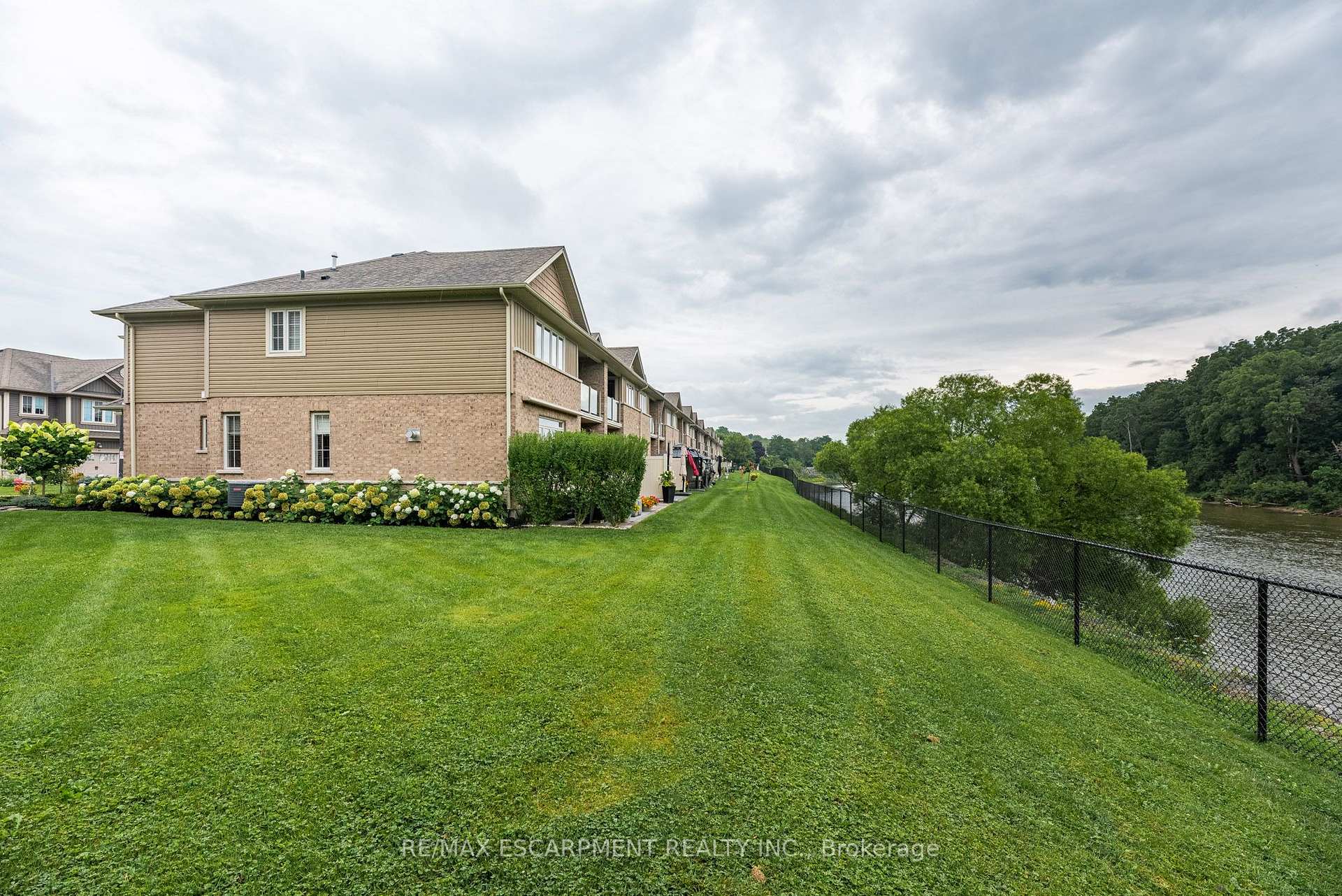 Photo 44 of Unit 21, 80 Willow Street, Brant, Paris — HOMEH