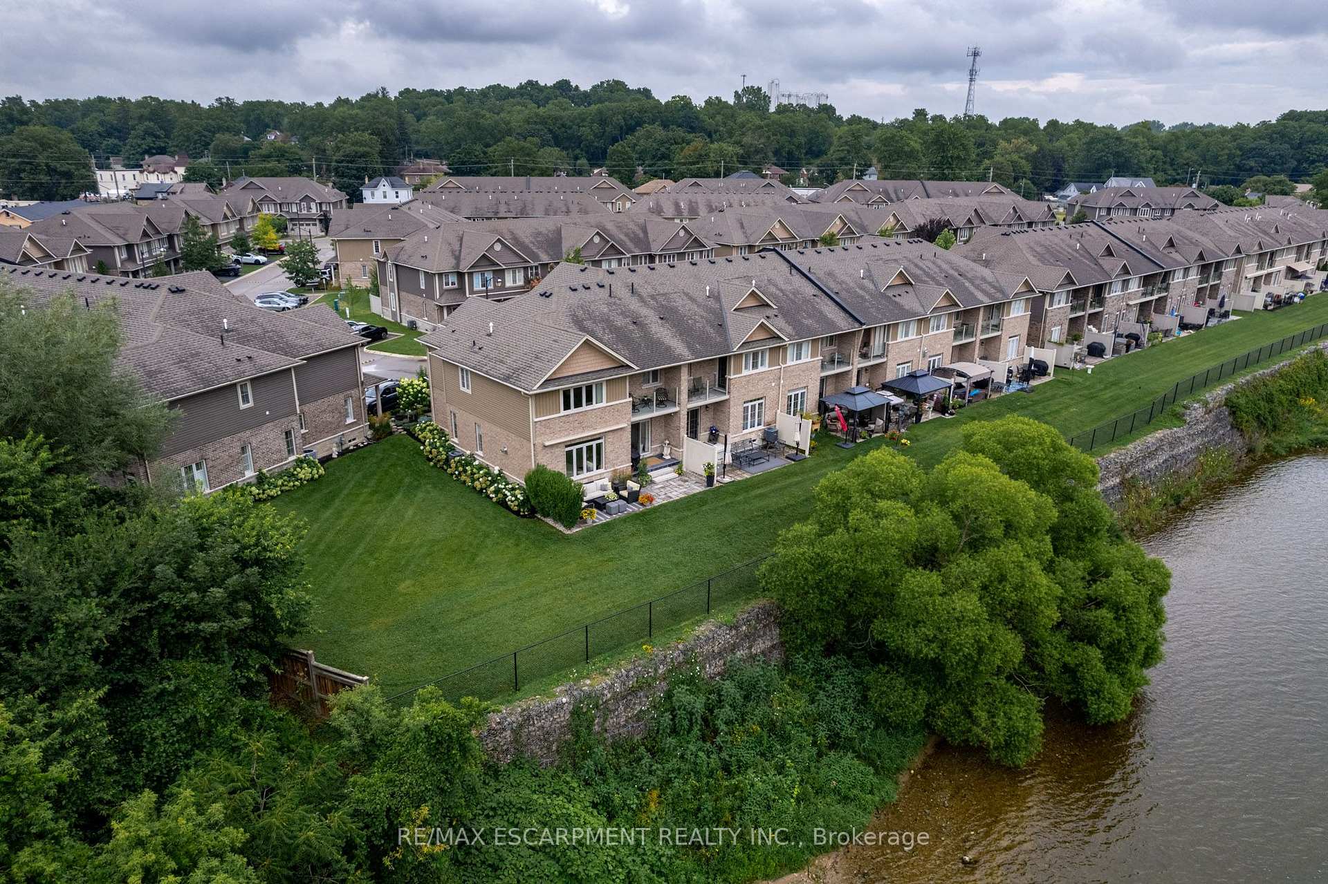 Photo 50 of Unit 21, 80 Willow Street, Brant, Paris — HOMEH