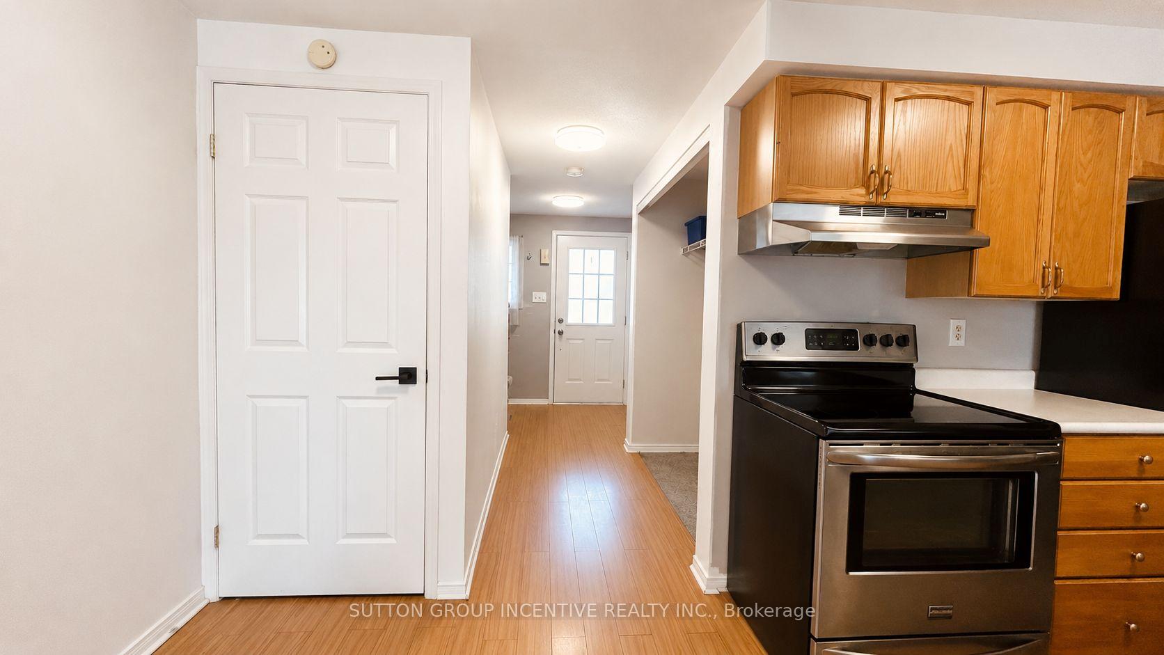 Photo 3 of 25 Lions Gate Boulevard, Barrie, Little Lake — HOMEH