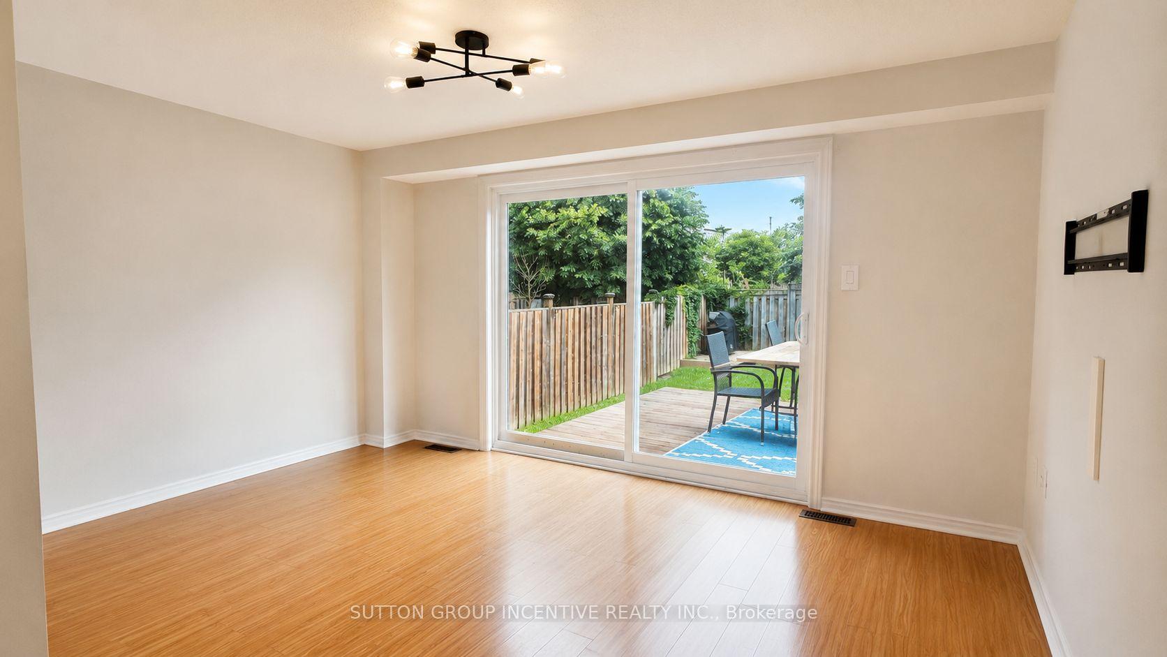 Photo 5 of 25 Lions Gate Boulevard, Barrie, Little Lake — HOMEH