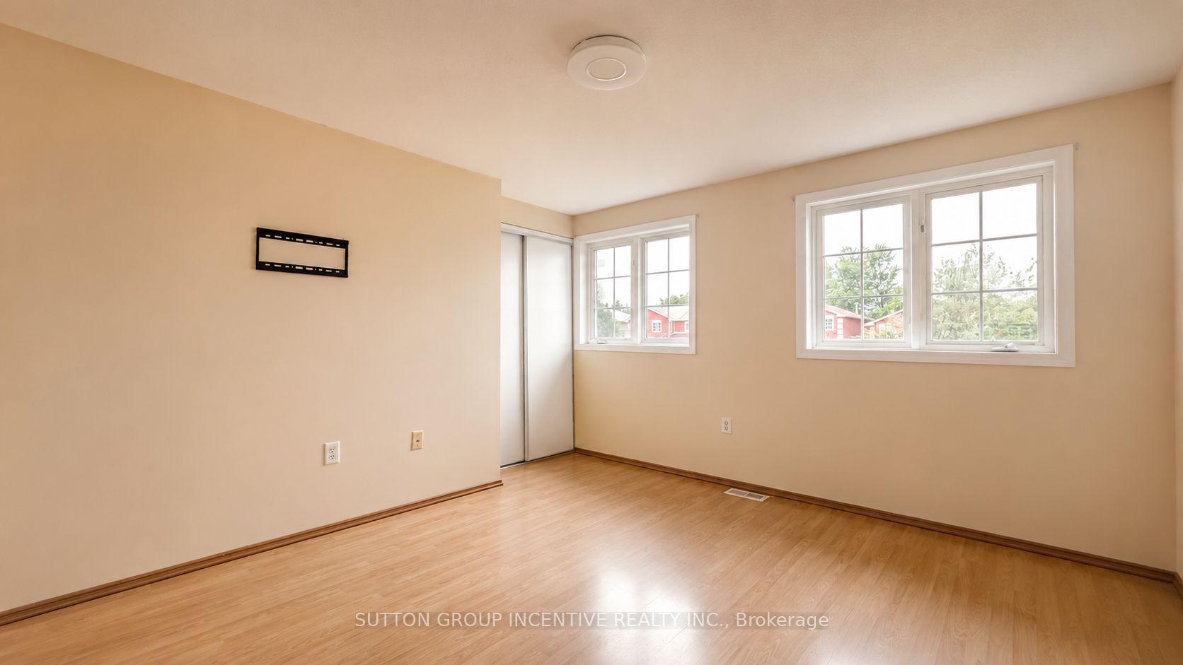 Photo 11 of 25 Lions Gate Boulevard, Barrie, Little Lake — HOMEH