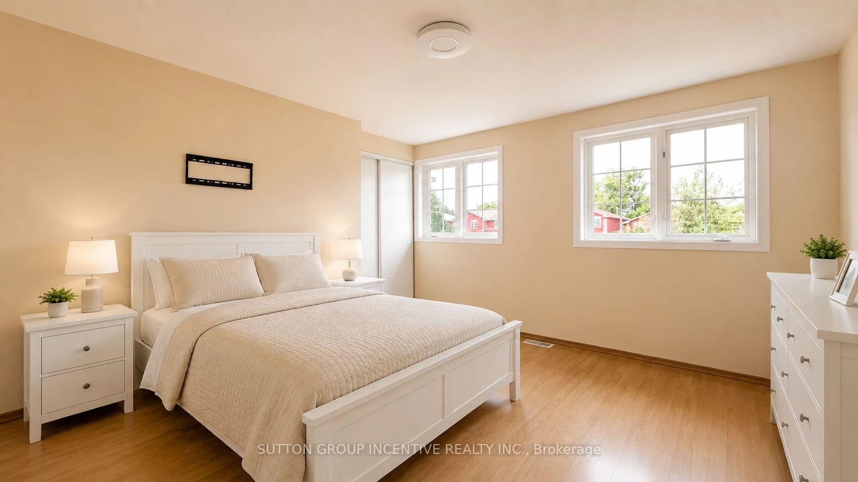 Photo 19 of 25 Lions Gate Boulevard, Barrie, Little Lake — HOMEH