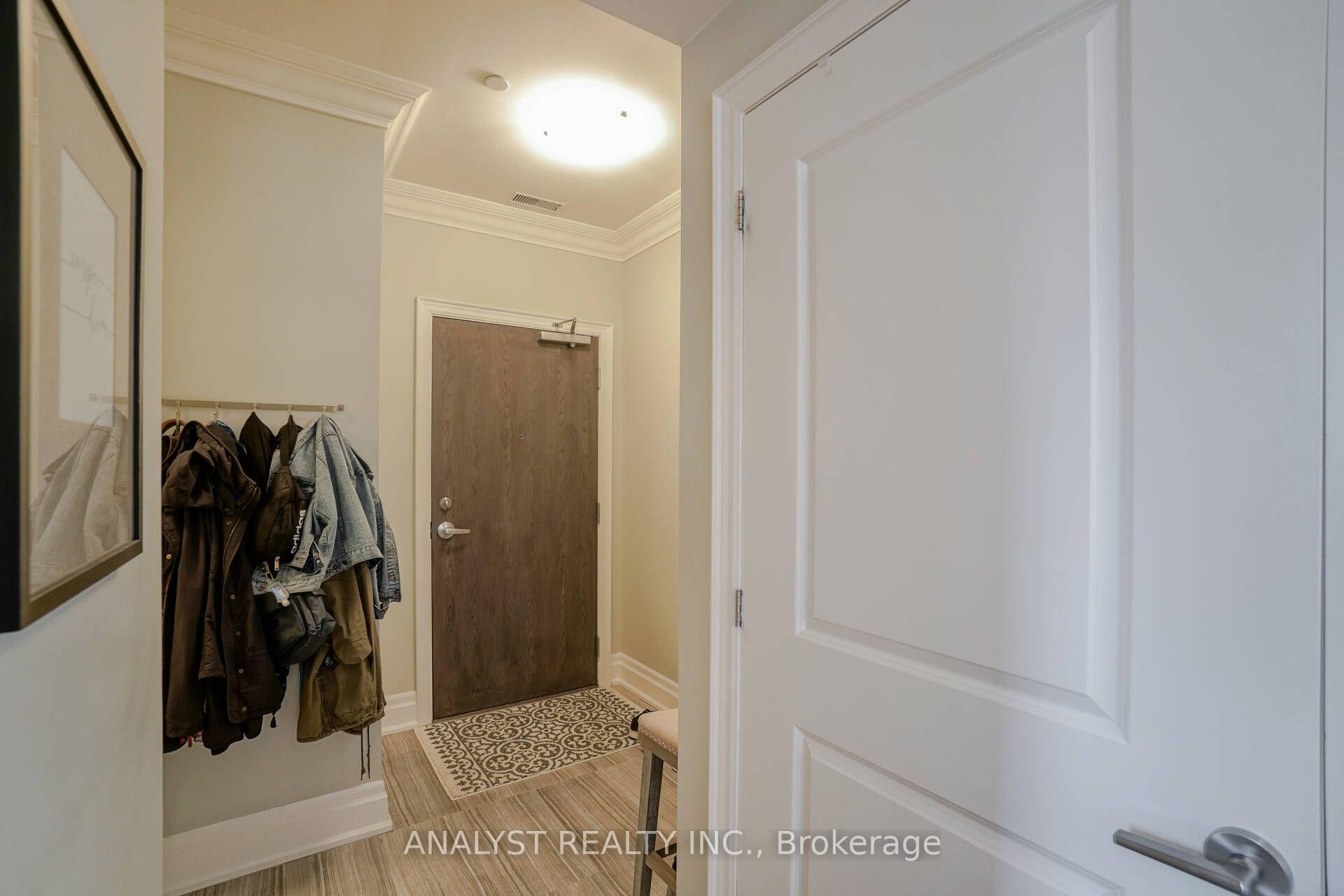 Photo 8 of Unit 218, 10425 Islington Avenue, Vaughan, Kleinburg — HOMEH