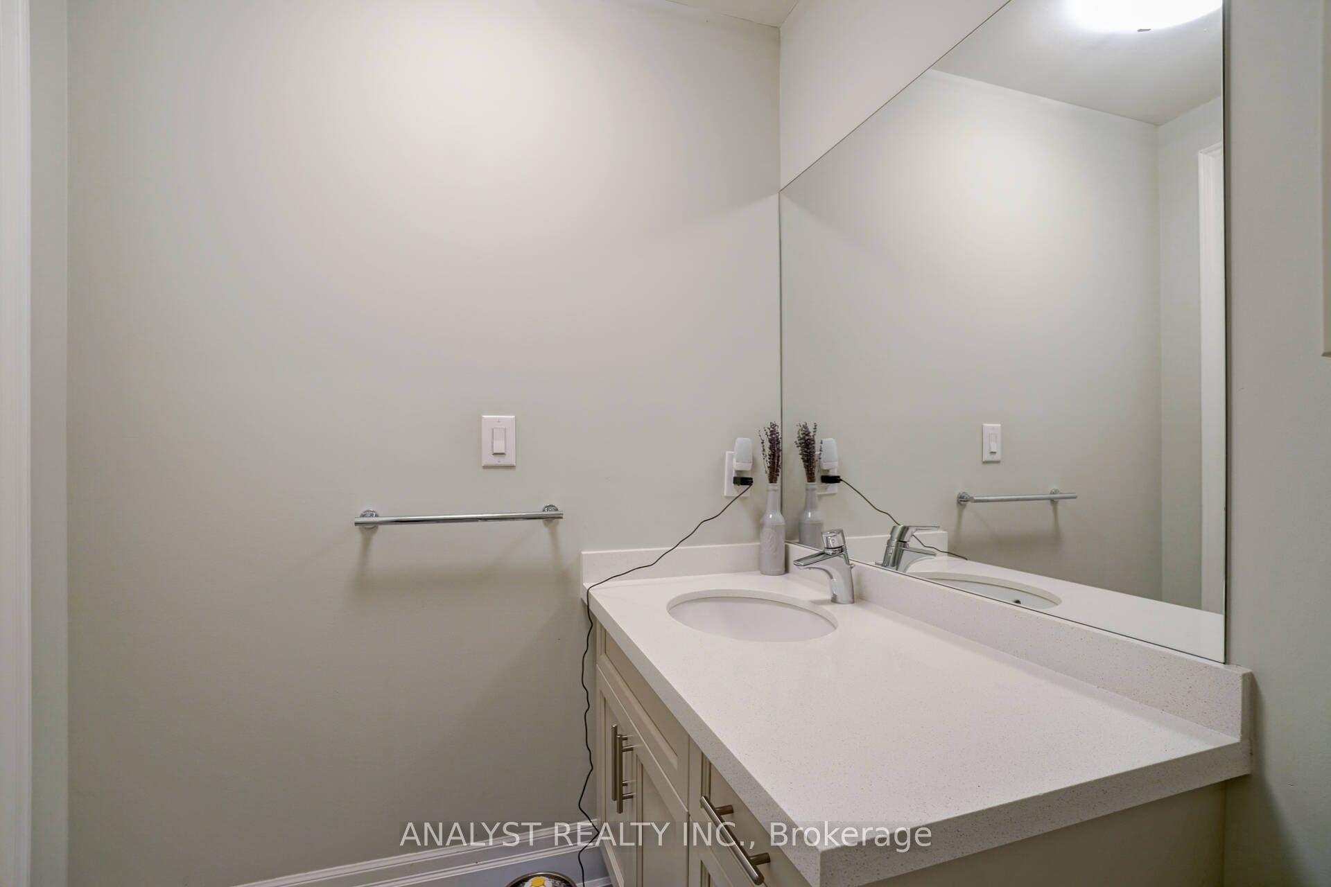 Photo 17 of Unit 218, 10425 Islington Avenue, Vaughan, Kleinburg — HOMEH