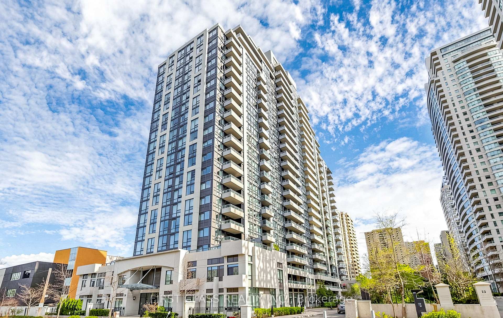 Front of Unit 1711, 35 Hollywood Avenue