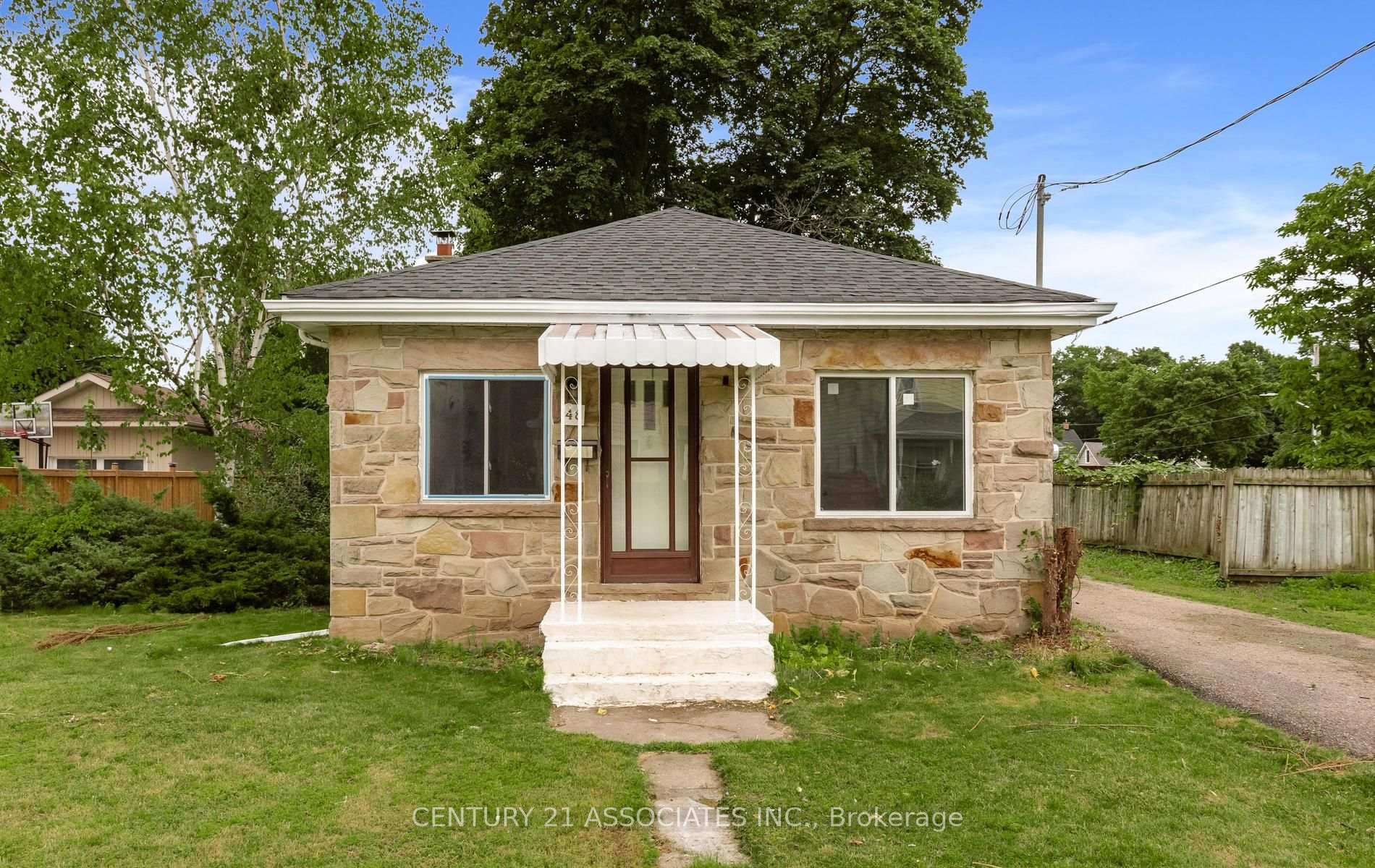 Photo 4 of 48 King Street, Halton Hills, Georgetown — HOMEH