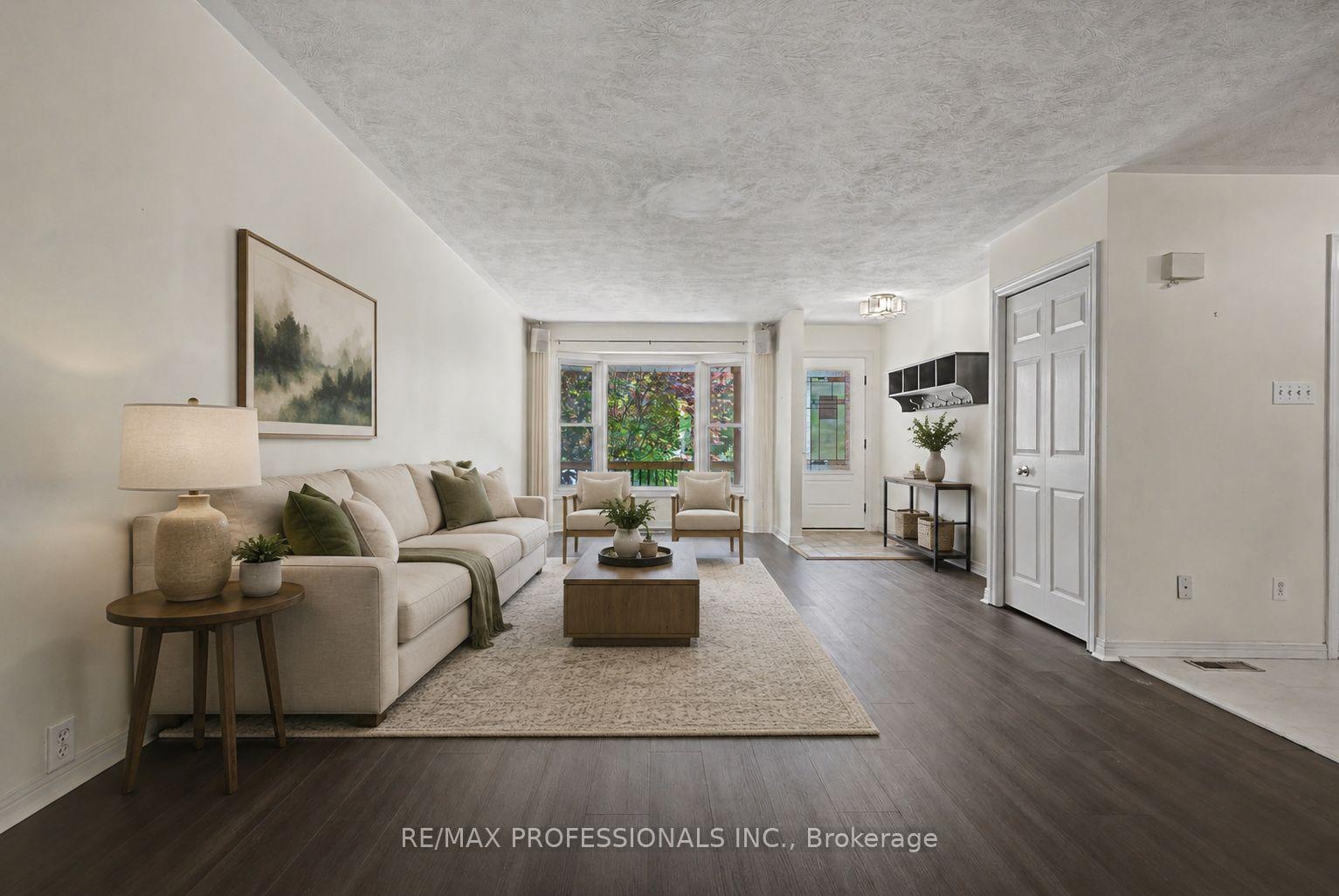 Photo 4 of 576 Thorndale Drive, Waterloo, Westvale — HOMEH