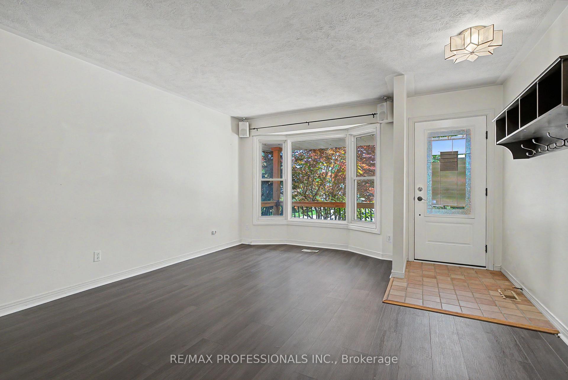 Photo 6 of 576 Thorndale Drive, Waterloo, Westvale — HOMEH