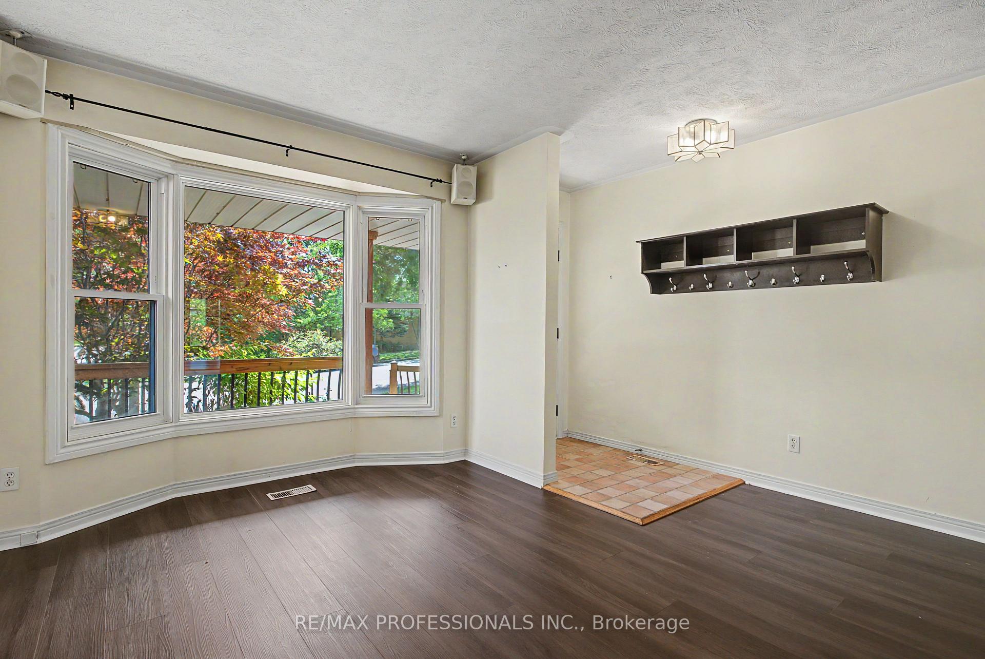 Photo 7 of 576 Thorndale Drive, Waterloo, Westvale — HOMEH