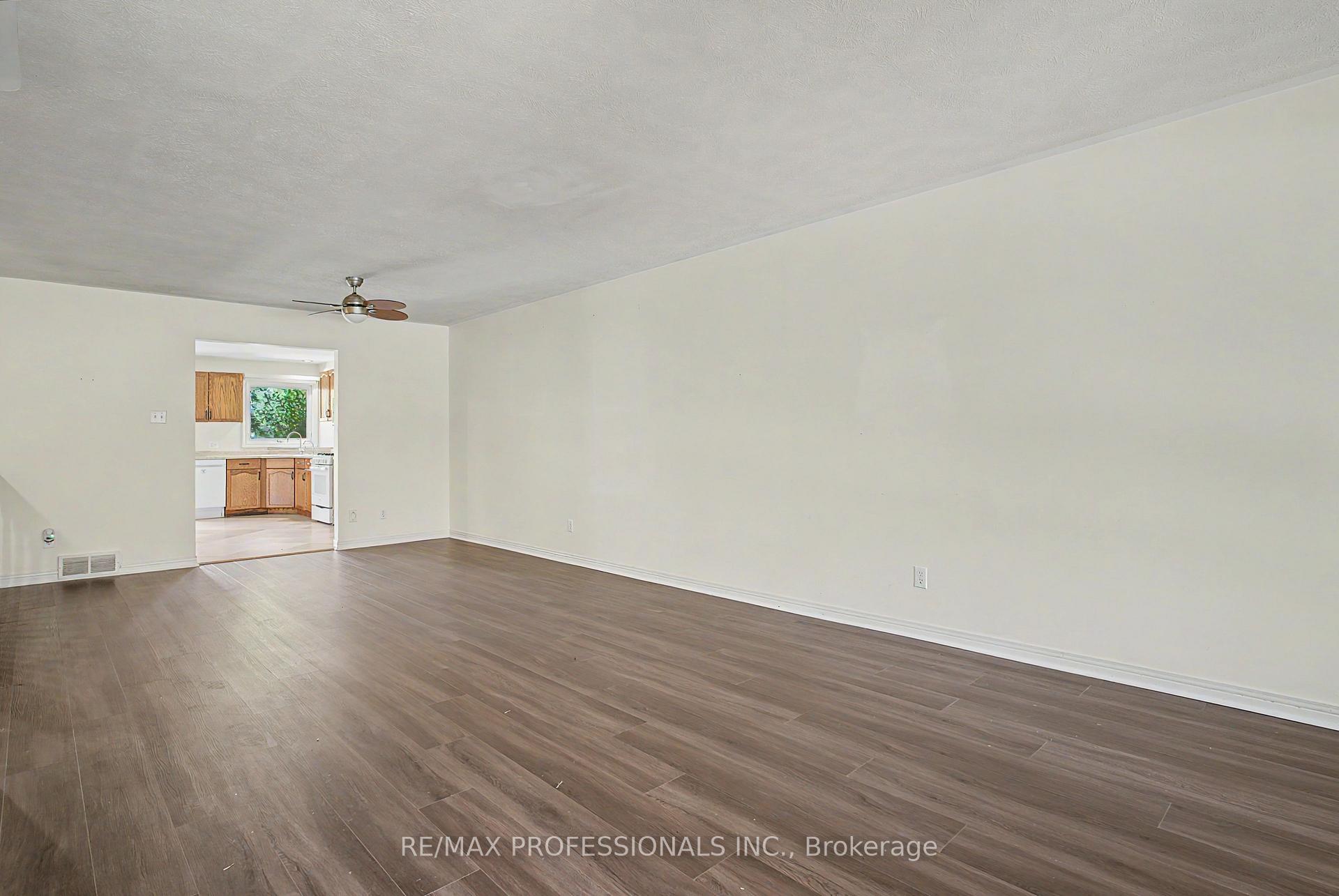 Photo 8 of 576 Thorndale Drive, Waterloo, Westvale — HOMEH