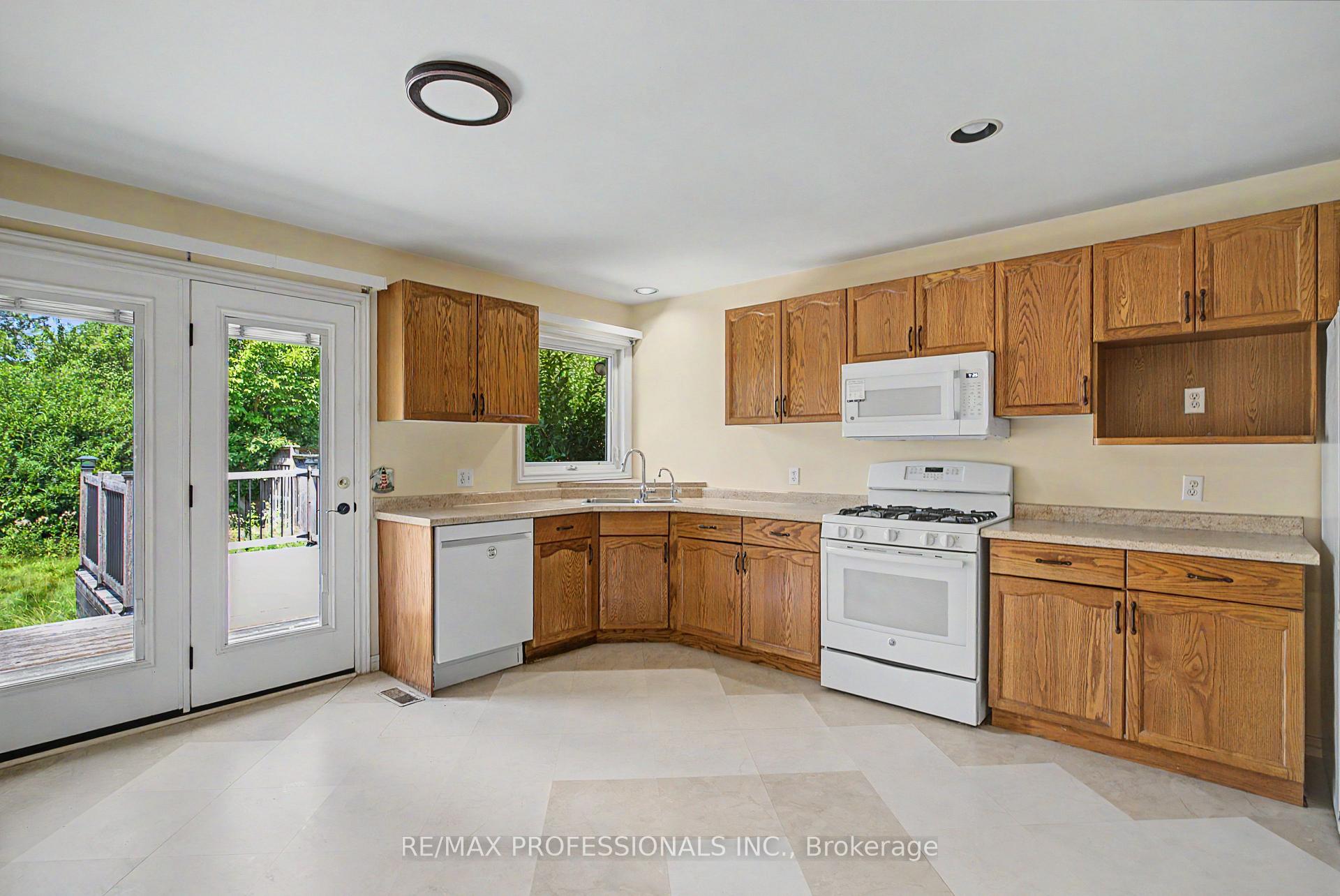 Photo 13 of 576 Thorndale Drive, Waterloo, Westvale — HOMEH