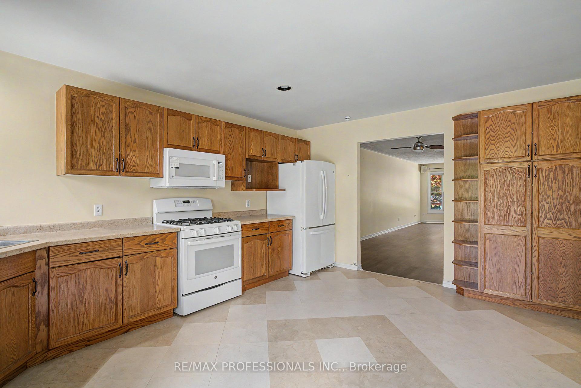 Photo 14 of 576 Thorndale Drive, Waterloo, Westvale — HOMEH