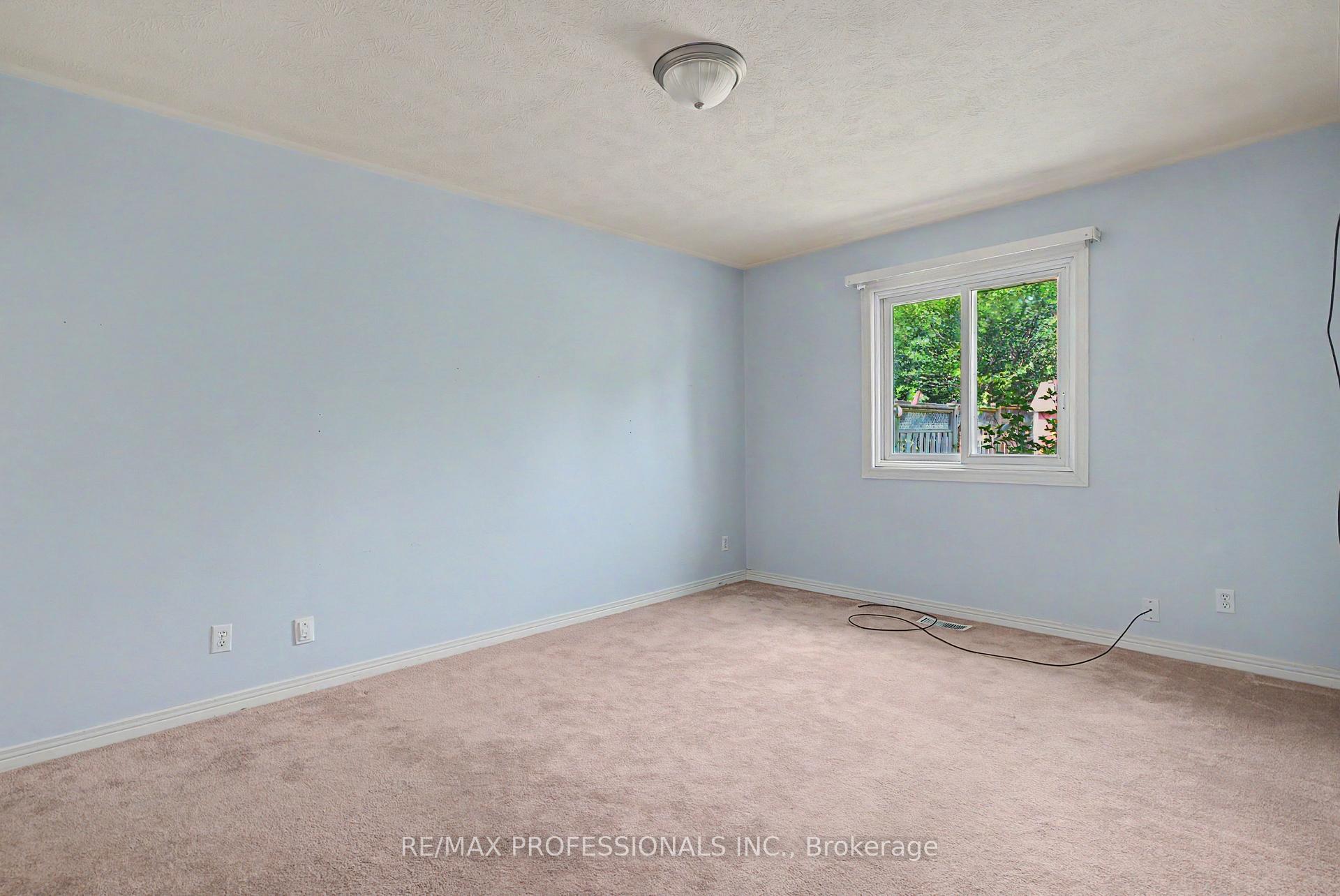 Photo 16 of 576 Thorndale Drive, Waterloo, Westvale — HOMEH