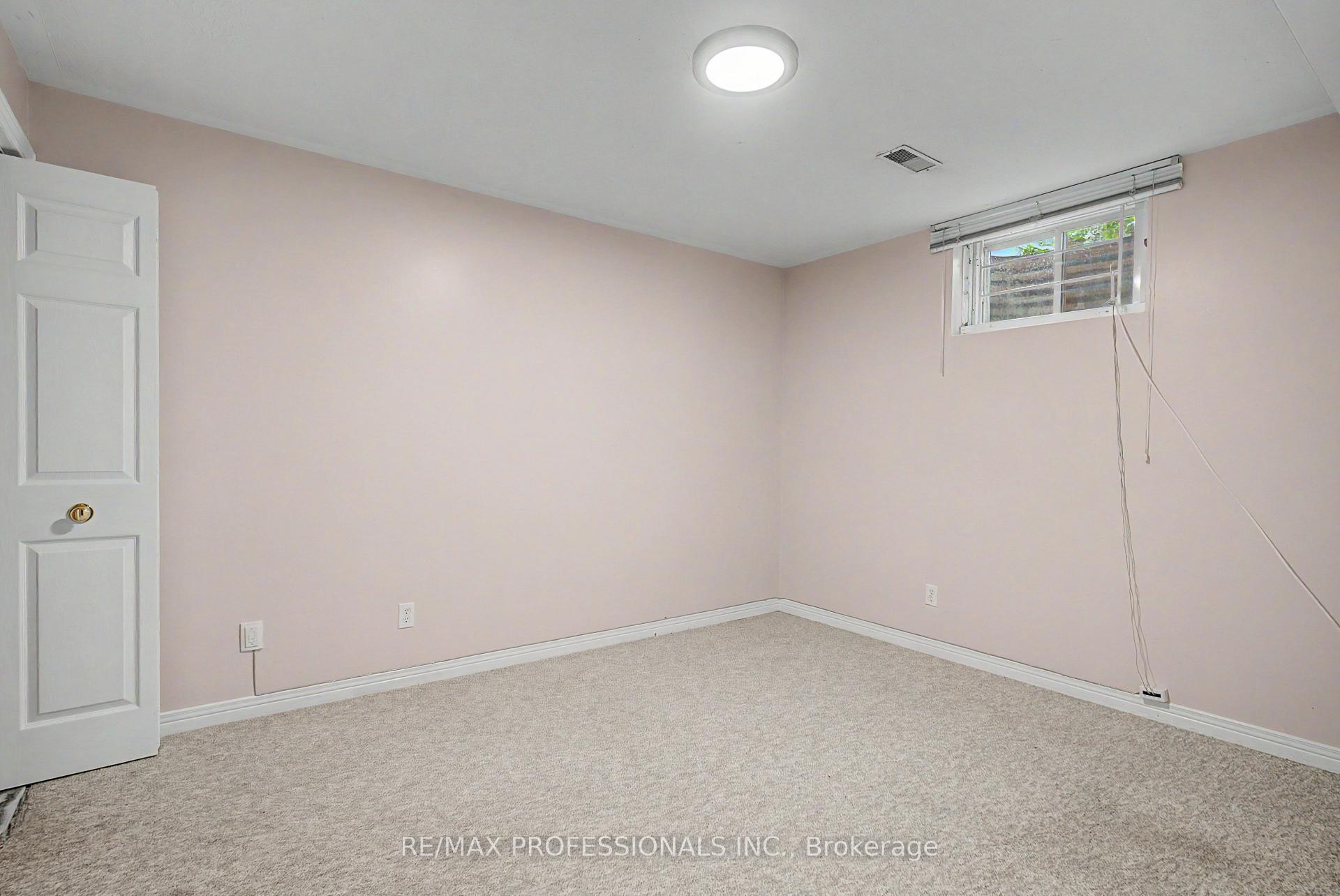 Photo 24 of 576 Thorndale Drive, Waterloo, Westvale — HOMEH