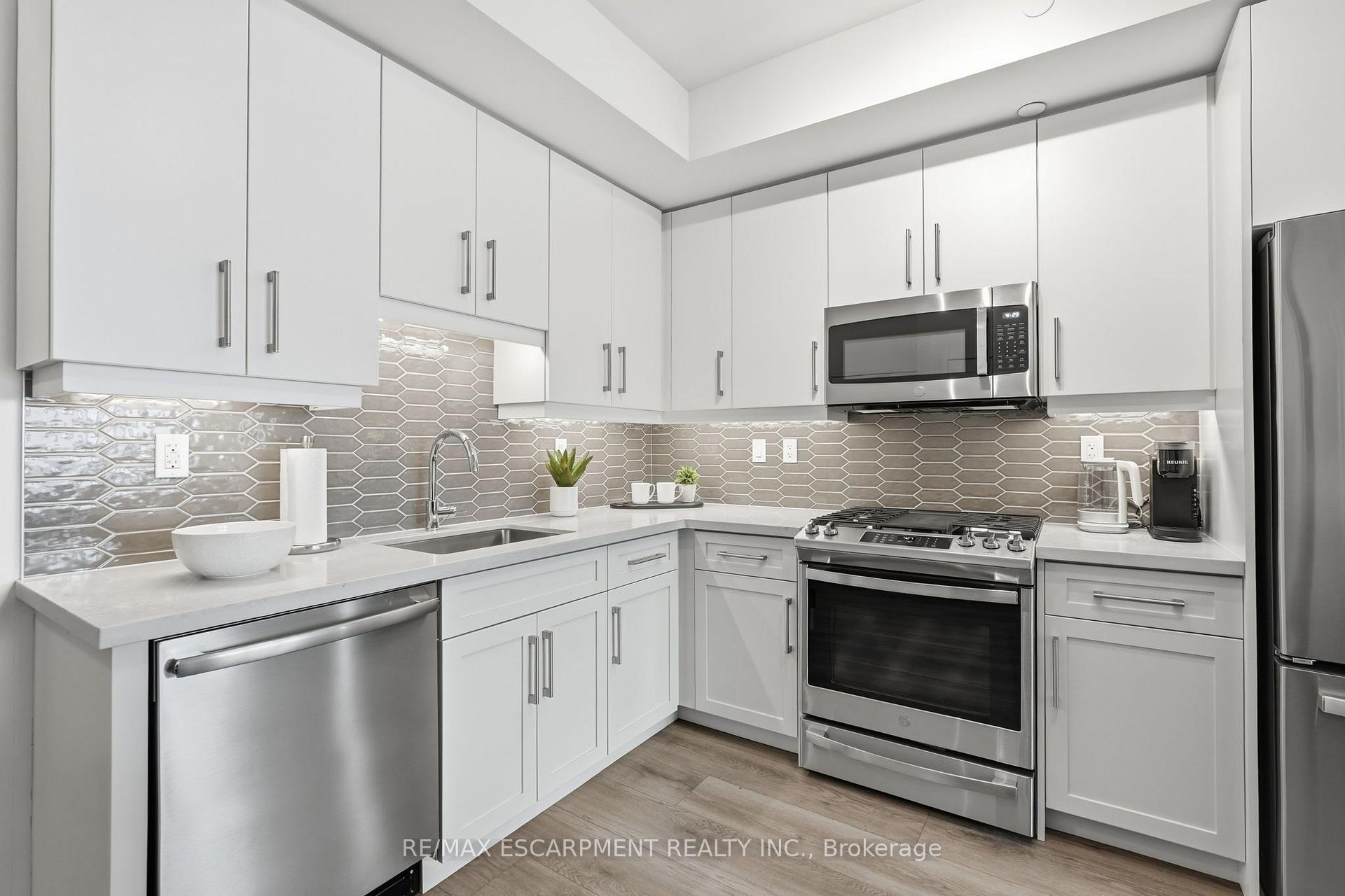 Photo 10 of Unit 1804, 2007 James Street, Burlington, Brant — HOMEH