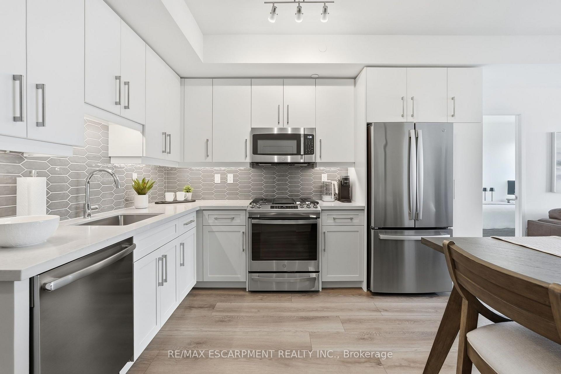 Photo 12 of Unit 1804, 2007 James Street, Burlington, Brant — HOMEH