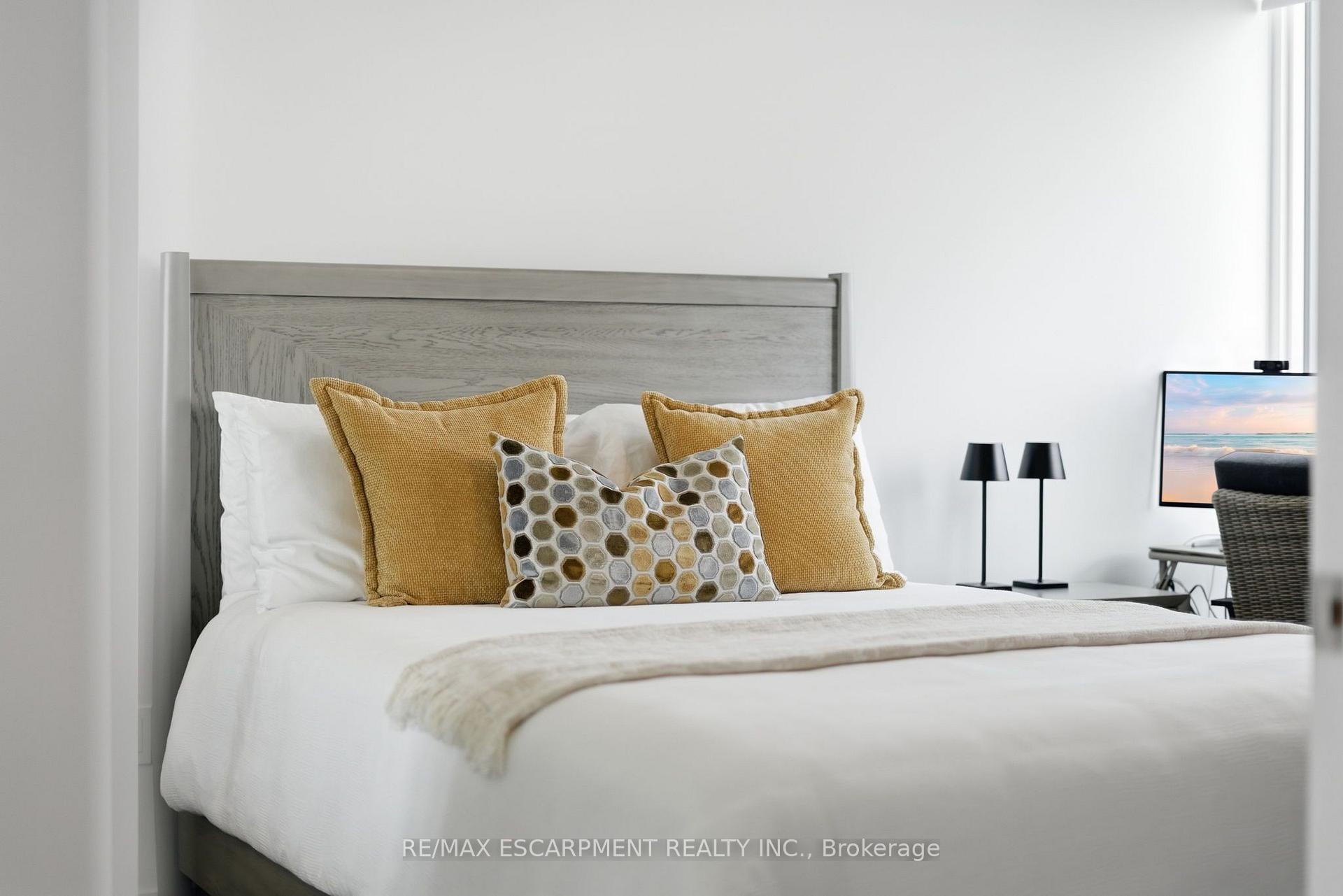 Photo 23 of Unit 1804, 2007 James Street, Burlington, Brant — HOMEH